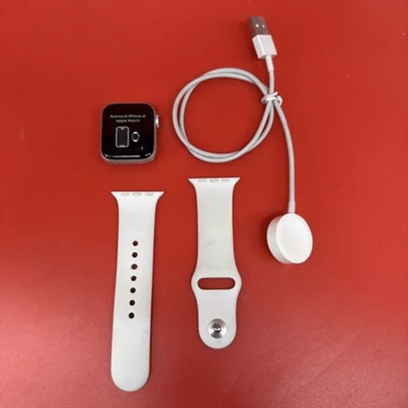 Apple Watch Series 5 40mm Aluminium Case with White Sport Band - S/M GPS + LTE