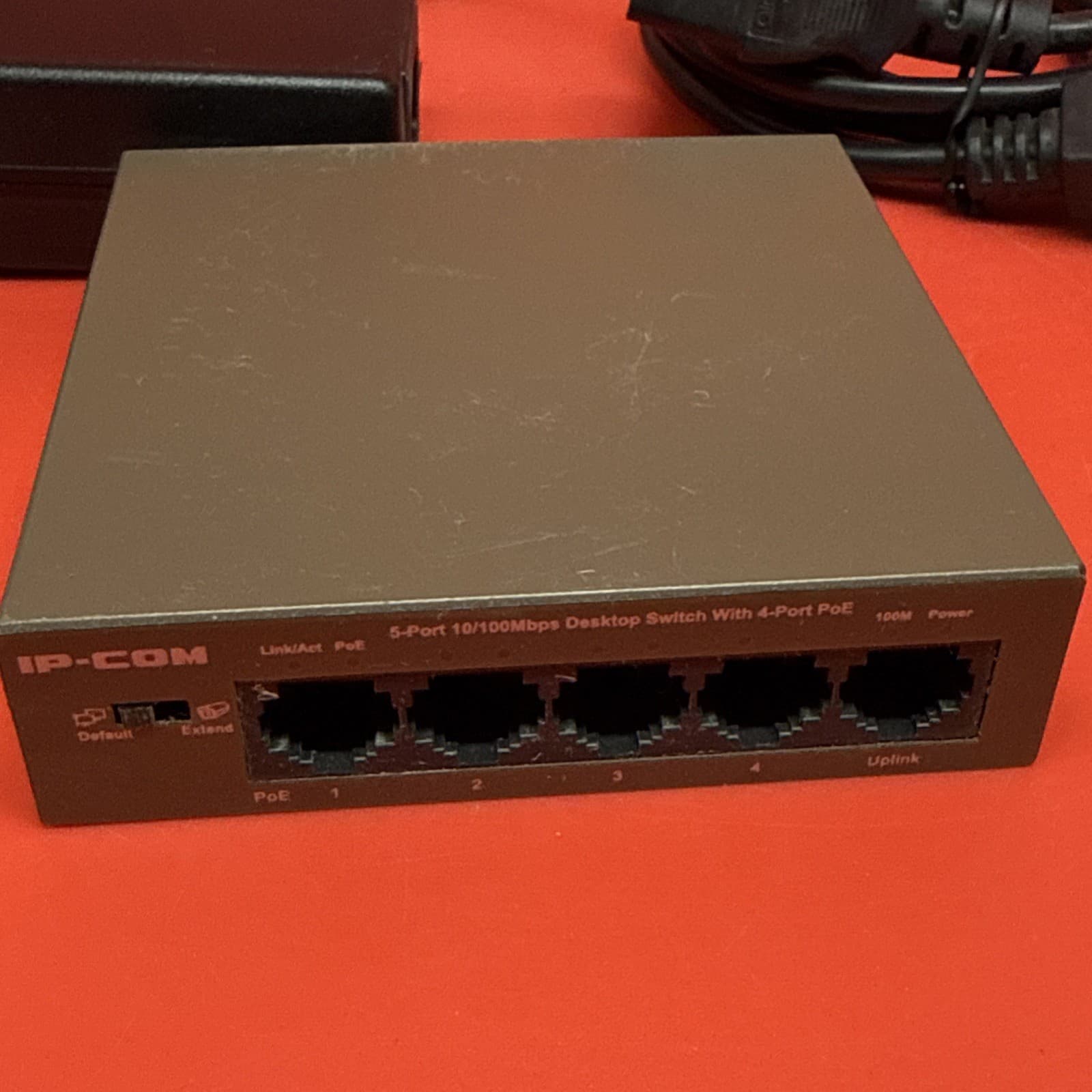 IP-COM 5 Port 10/100Mbps Desktop Switch With 4-Port PoE For Cameras F1105P-4-63W - Image 2