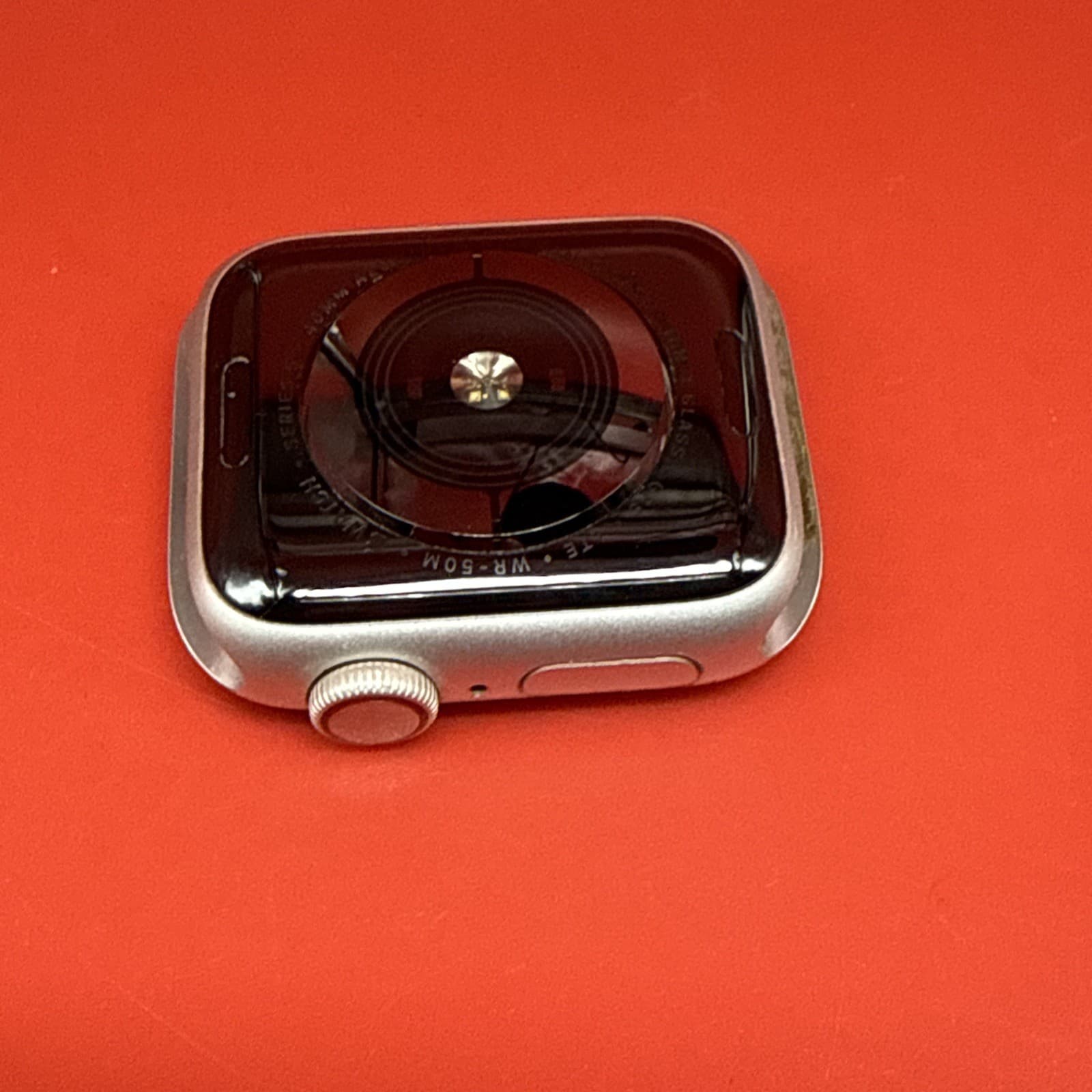 Apple Watch Series 5 40mm Aluminium Case with White Sport Band - S/M GPS + LTE - Image 9
