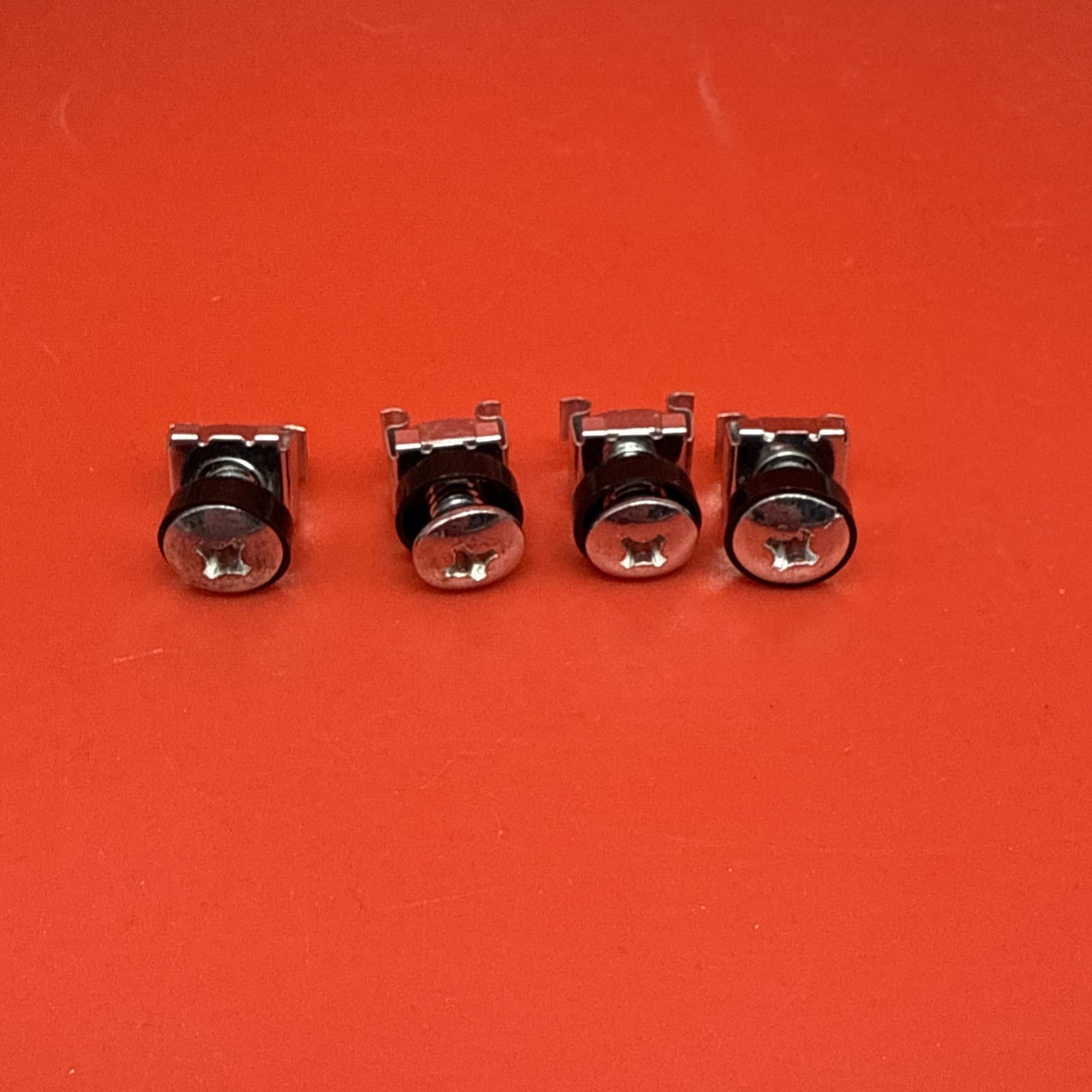 4 x Cage Nuts With Plastic Washers And Mounting Screws Nickel - Image 3