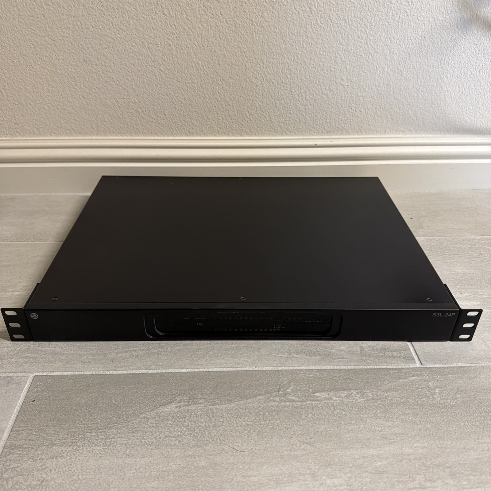 Pakedge 24 Port Layer 3 Lite Managed Switch PoE+ 370W 4x 10G SFP+ S3L-24P