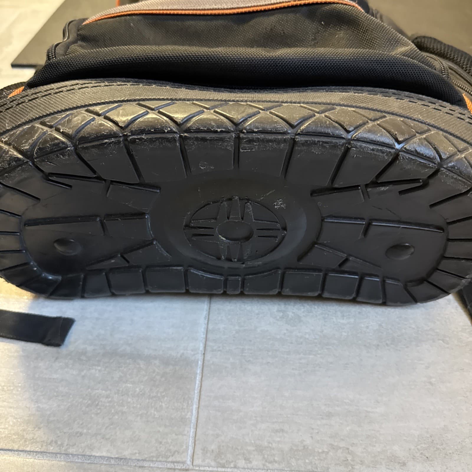 KLEIN 55603 TRADESMAN PRO TABLET BACKPACK used - Image 13