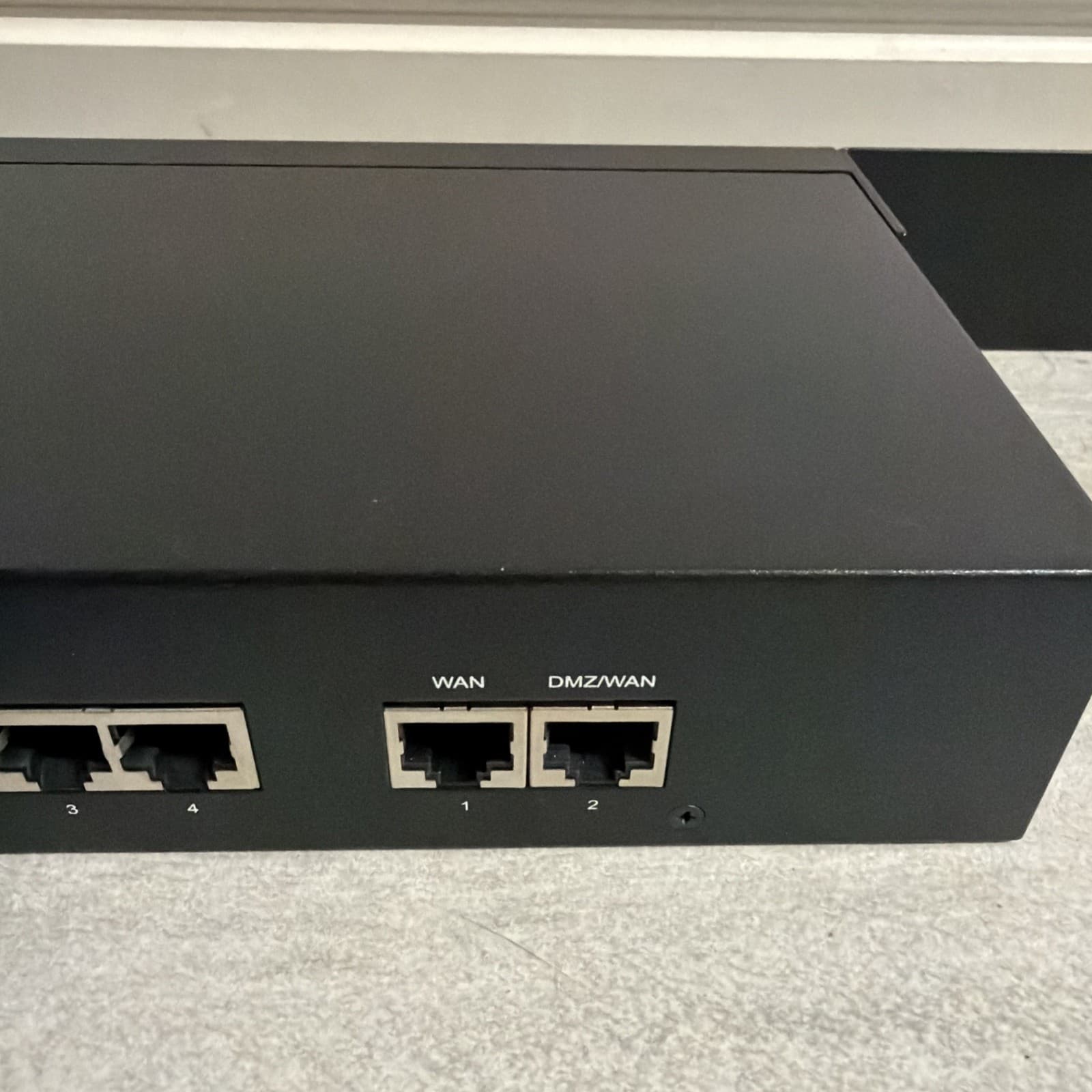 Araknis AN-310-RT-4L2W Dual WAN Gigabit VPN Router - Tested - Rack Mount Ears - Image 10