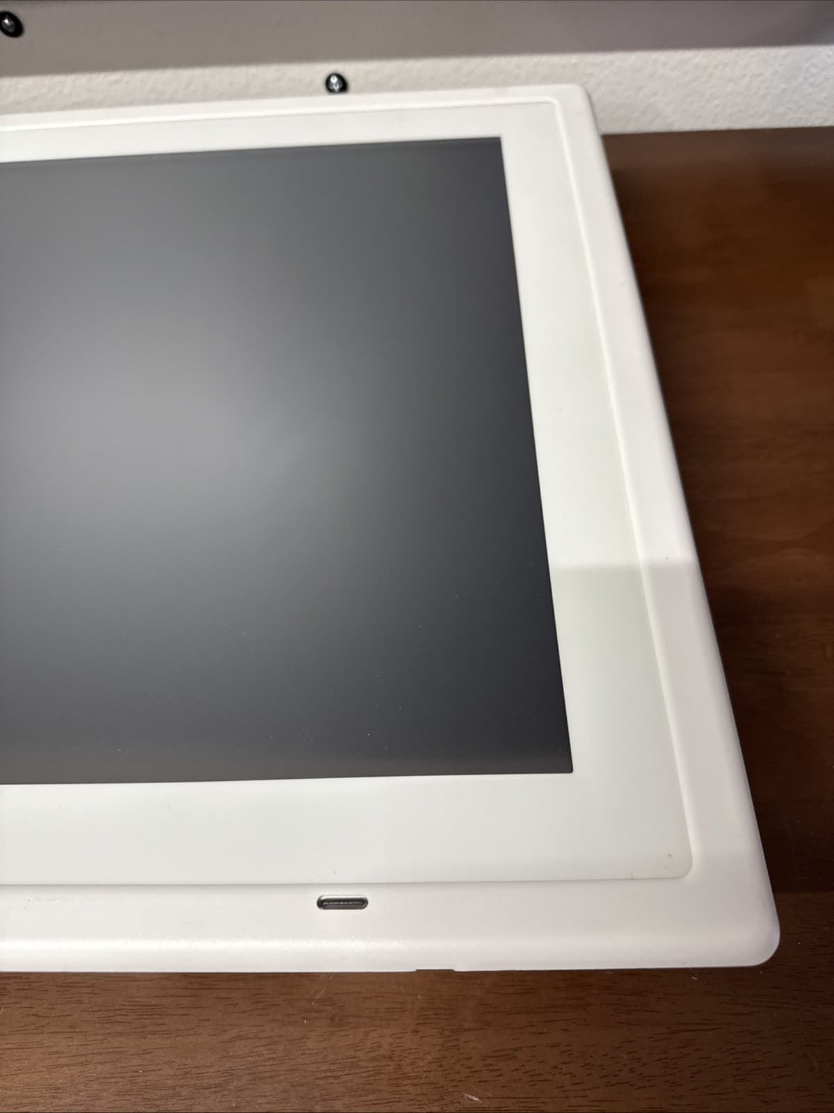 Crestron V24R-WALL-C-W 6505860 24” White 1920x1200 WUXGA HD Display Scratch - Image 5