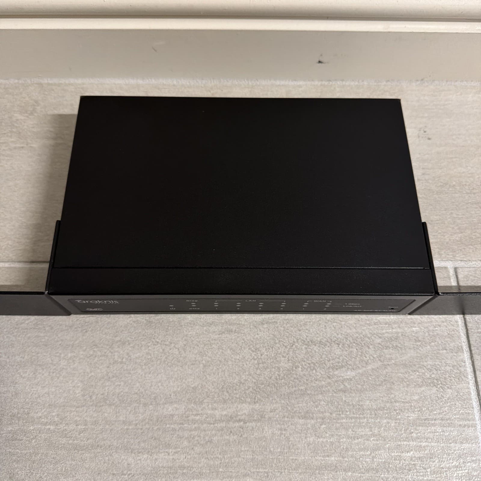 Araknis AN-310-RT-4L2W Dual WAN Gigabit VPN Router - Tested - Rack Mount Ears - Image 5