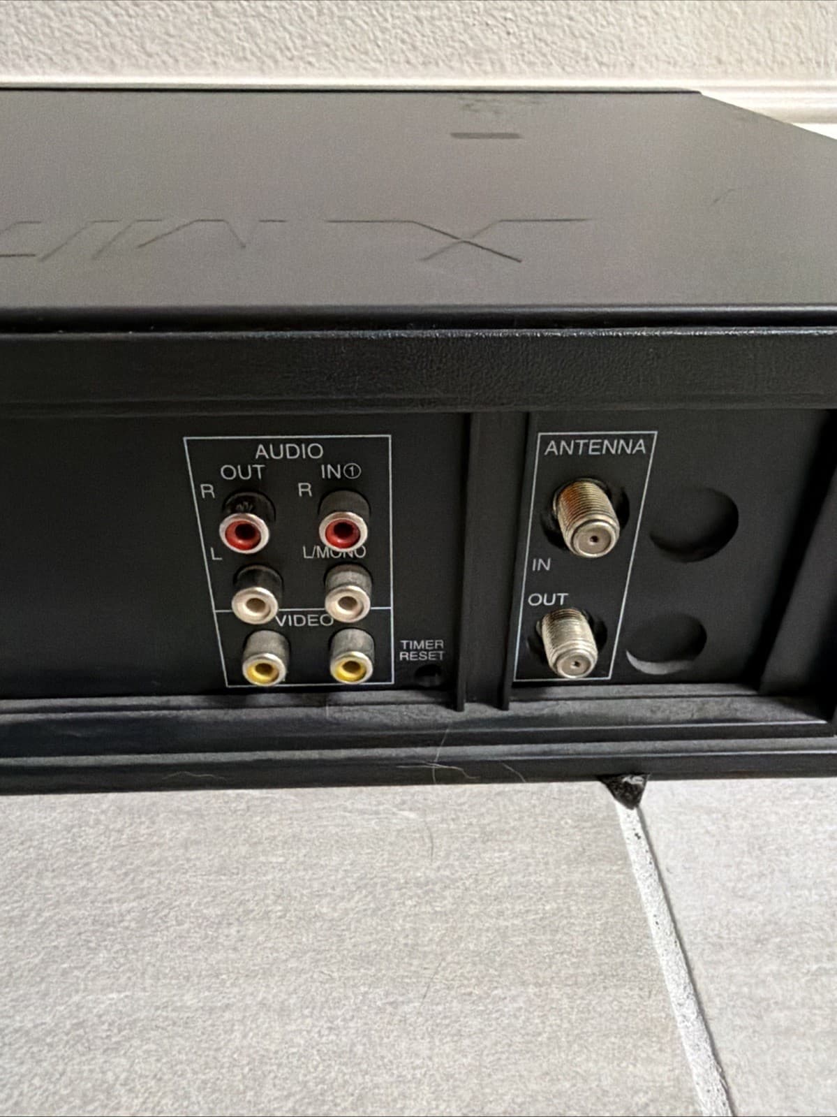 Mitsubishi HS-U577 VCR VHS Player / Recorder - Image 11