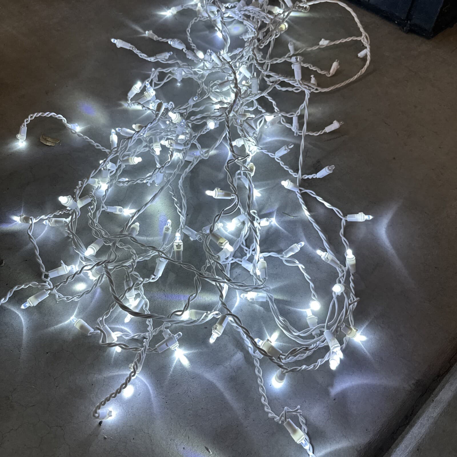18 FT LED String Holiday Icicle Style String Lights White LED-200L/6WB(C)-W-C - Image 4