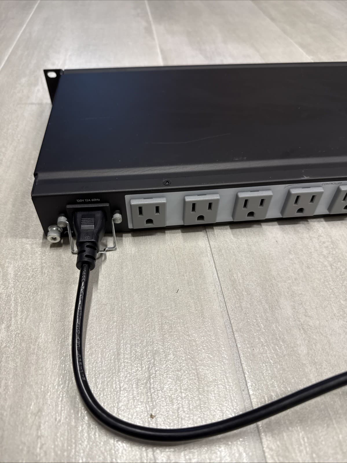 Luxul PDU 8 Power Distribution Unit 8 controlled outlets 9 total PDU-08 PDU08 - Image 5