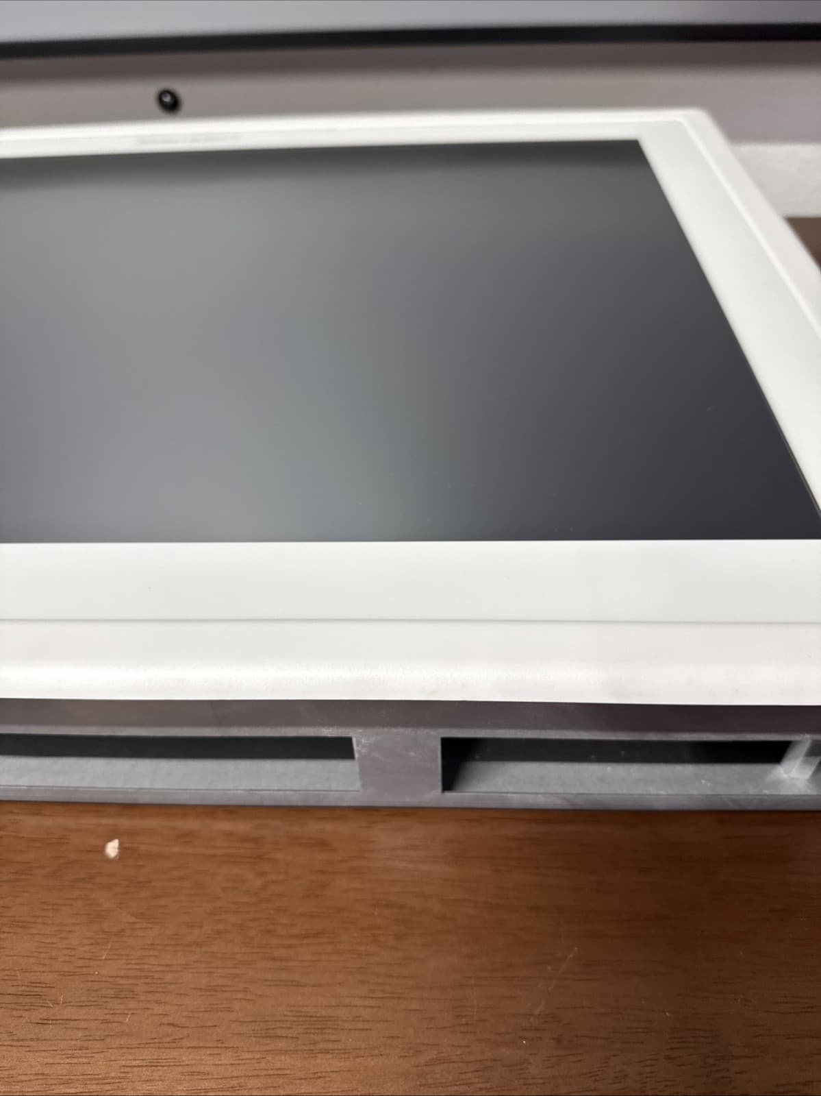 Crestron V24R-WALL-C-W 6505860 24” White 1920x1200 WUXGA HD Display Scratch - Image 8