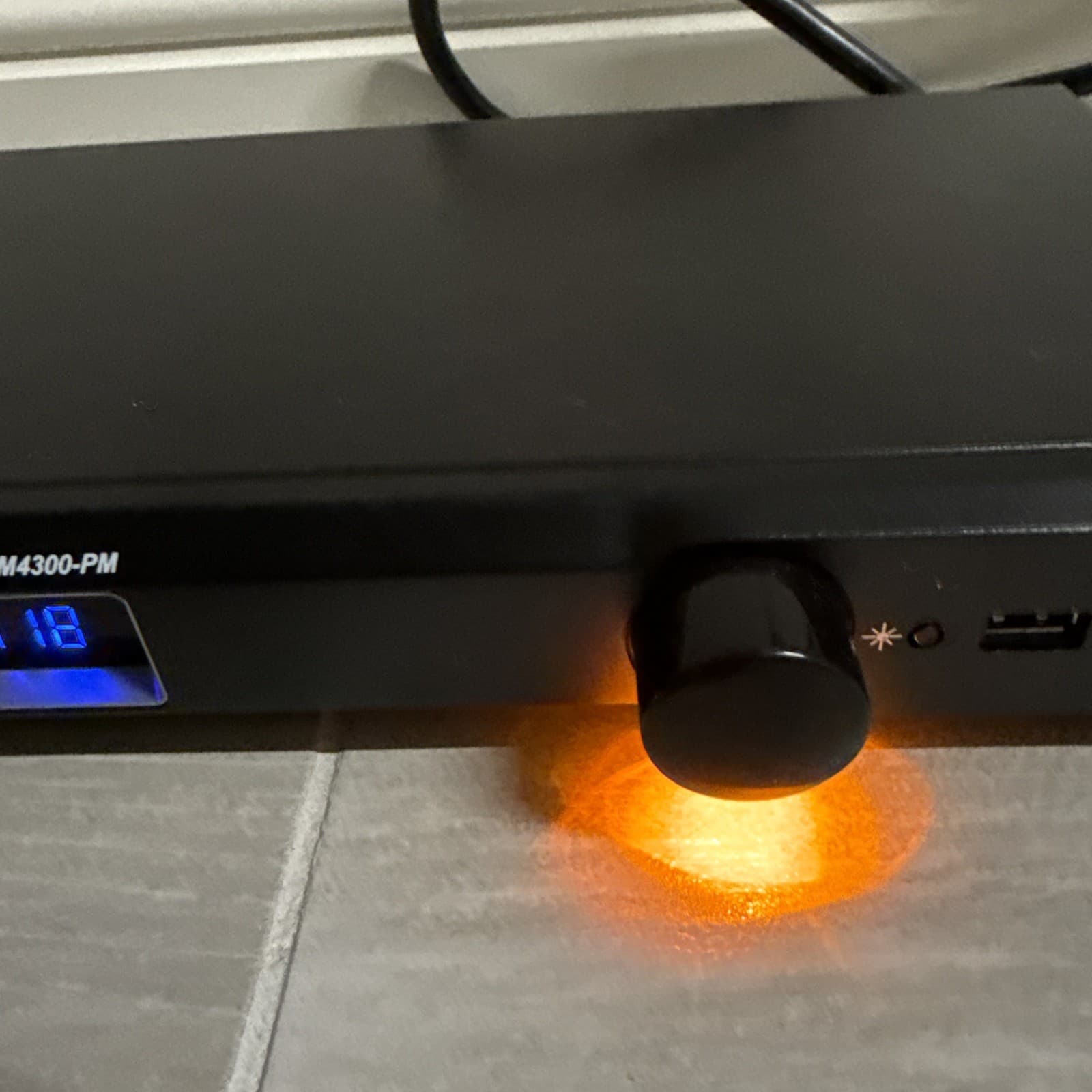 Panamax M4300-PM Home Theater Power Line Conditioner and Surge Protector Indoor - Image 4