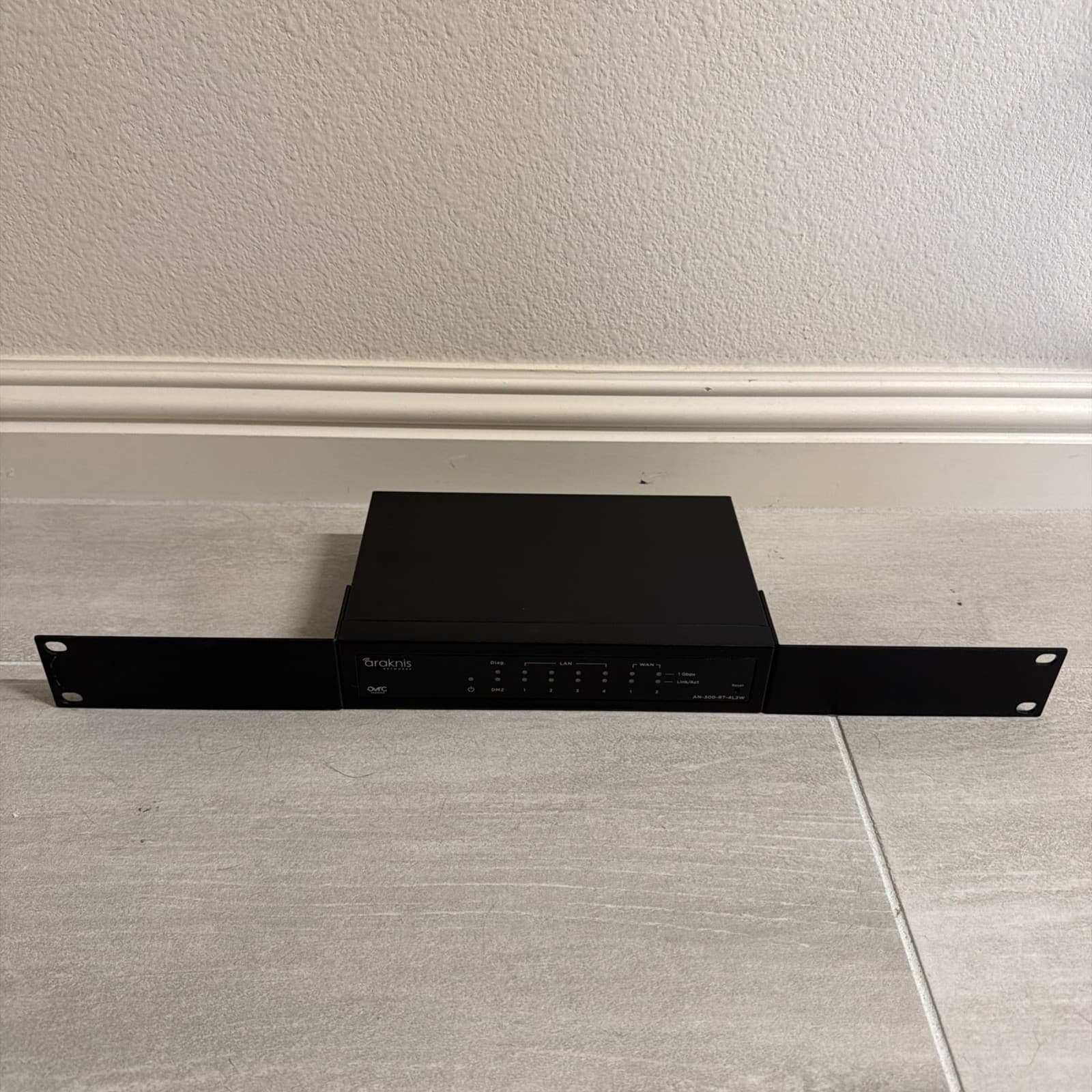 Araknis AN-310-RT-4L2W Dual WAN Gigabit VPN Router - Tested - Rack Mount Ears