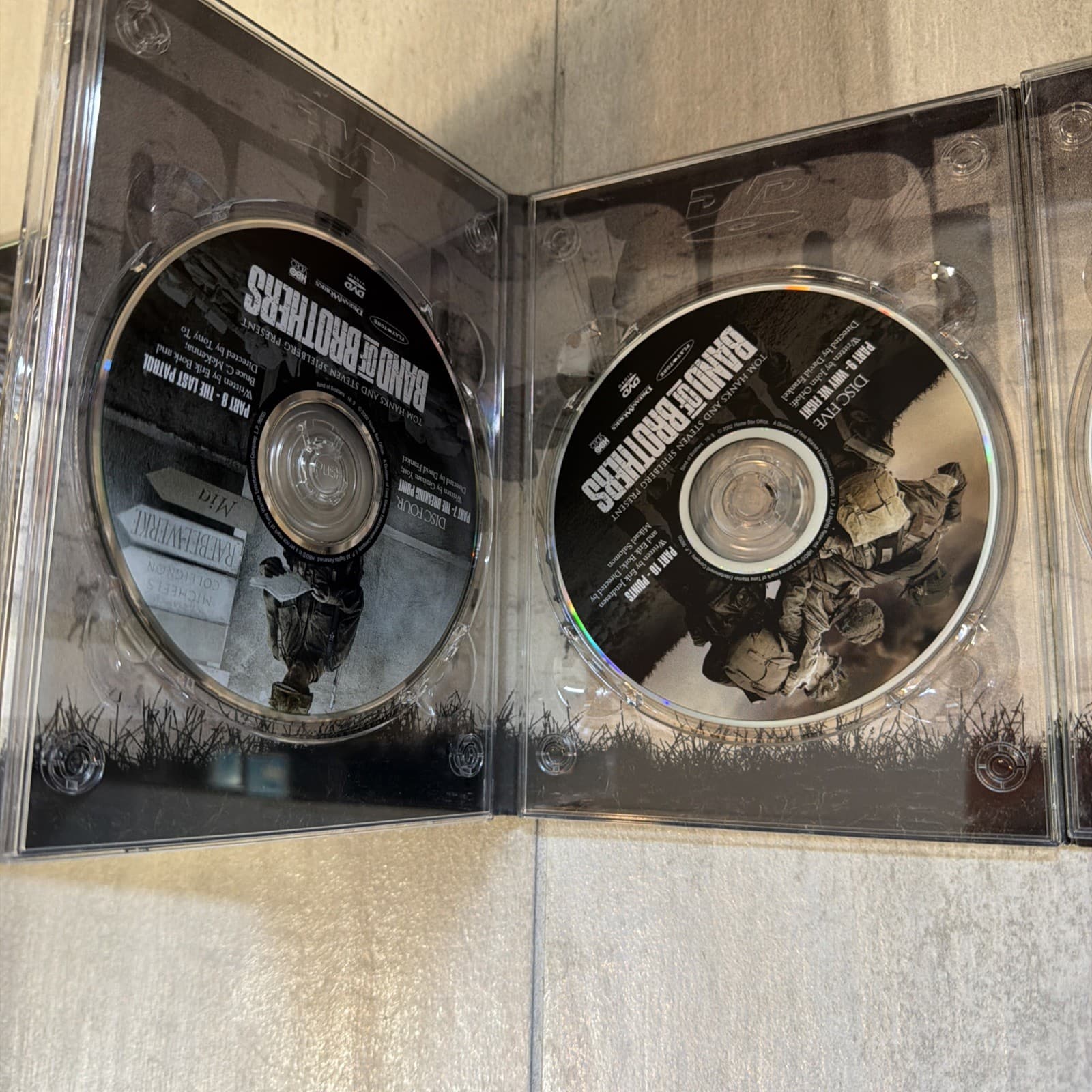 Band of Brothers (DVD, 2002, 6-Disc Set) - Image 7