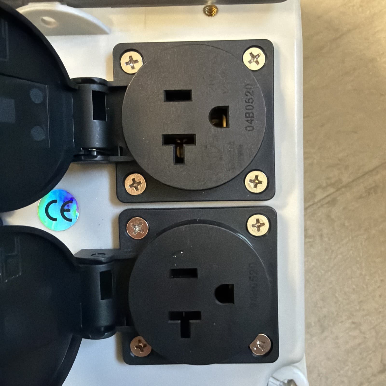 IEC60309 DIN VDE 0623 MEB7sLE-80 4 X DZ47-B63 4 Outlet Breaker - Image 3