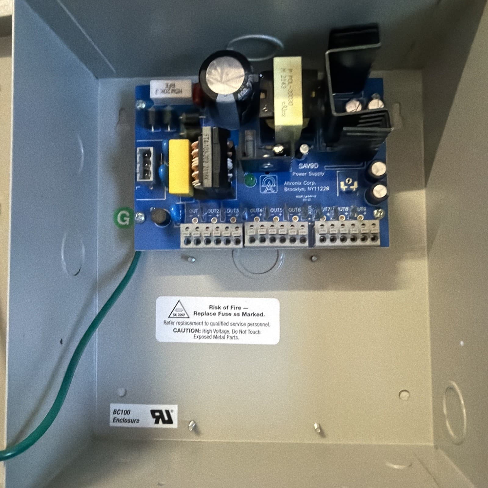 Altronix Sav9D DC CCTV Power Supply White 12VDC Power-Limited PTC Protected - Image 3