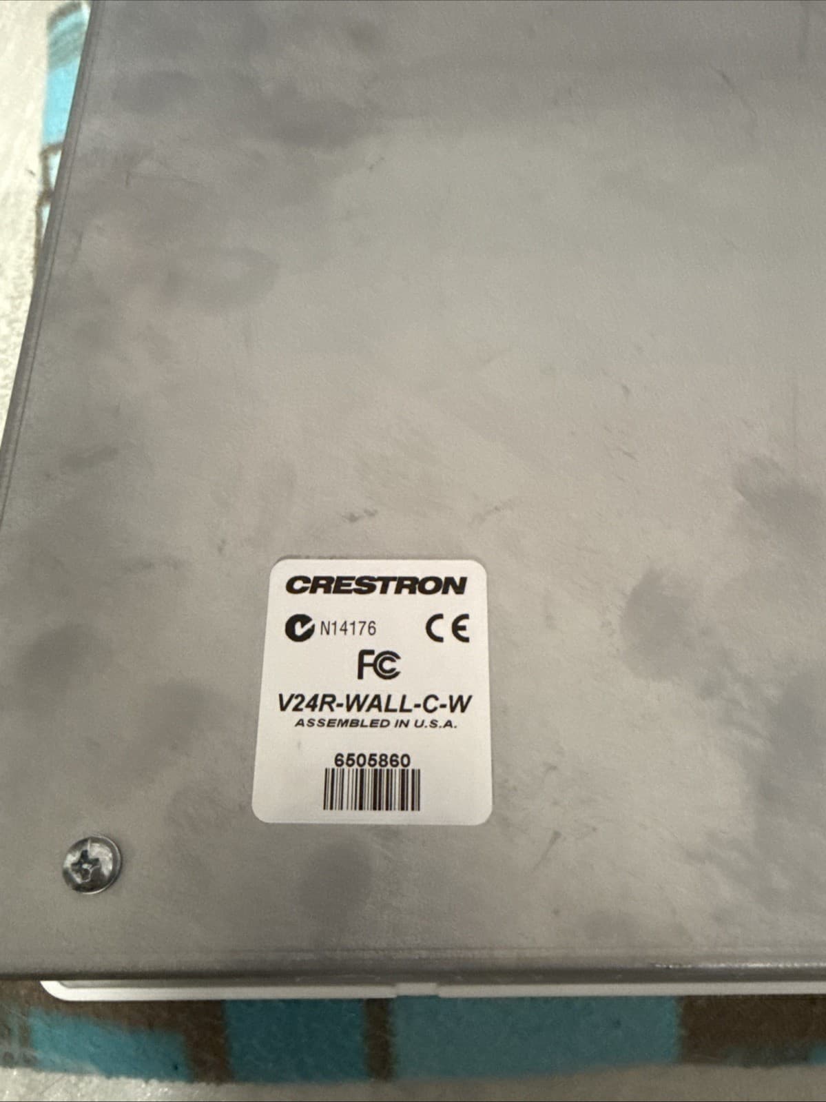 Crestron V24R-WALL-C-W 6505860 24” White 1920x1200 WUXGA HD Display Scratch - Image 10
