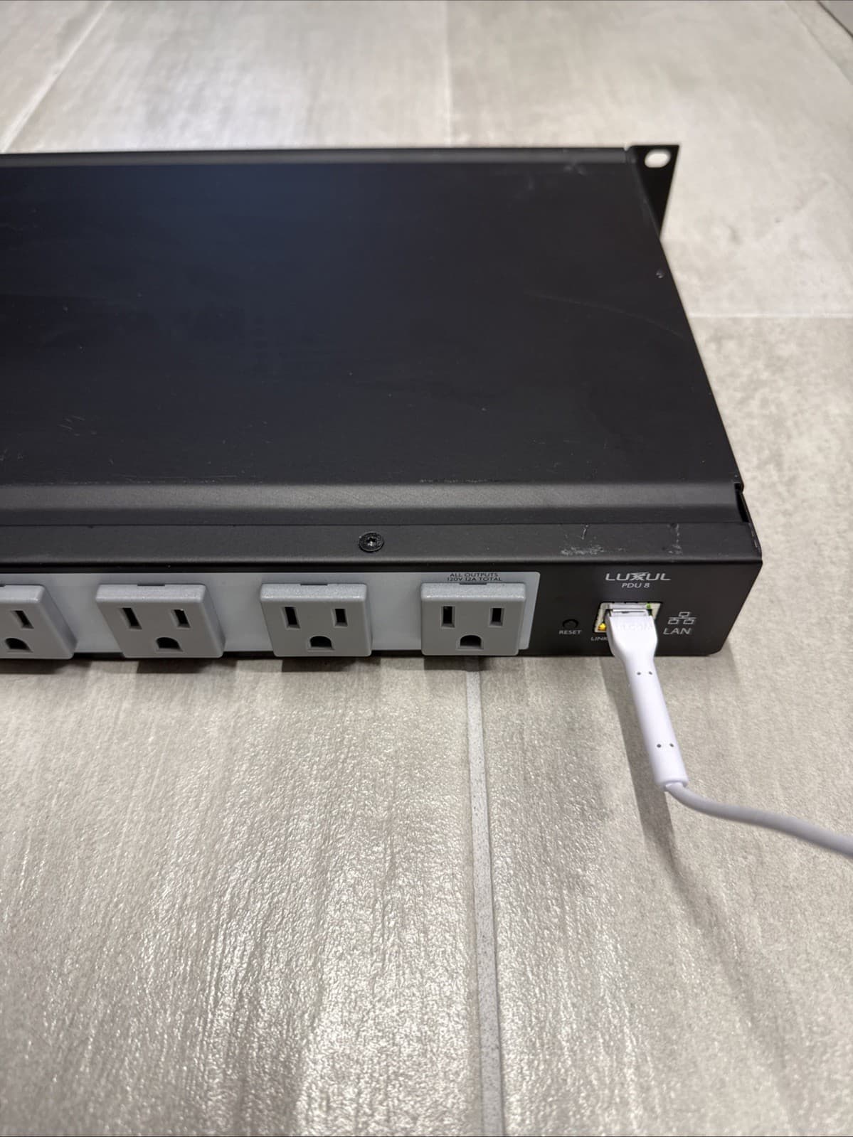 Luxul PDU 8 Power Distribution Unit 8 controlled outlets 9 total PDU-08 PDU08 - Image 7