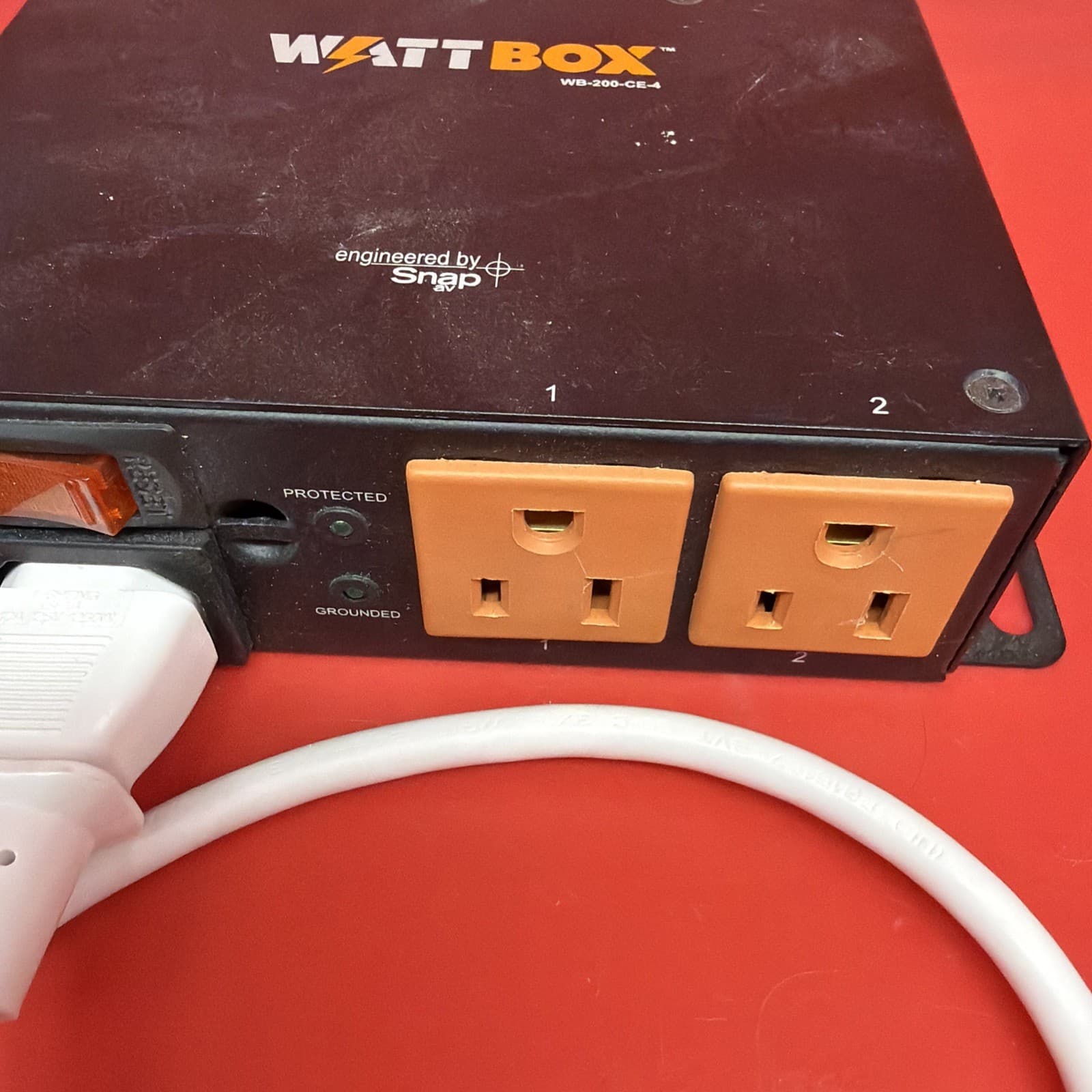 Snap WattBox WB-200-CE-4 Mounted Power Conditioner w/ 4 Outlets  - Image 3