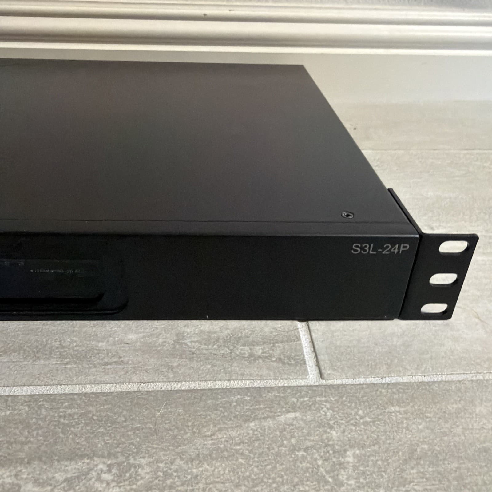 Pakedge 24 Port Layer 3 Lite Managed Switch PoE+ 370W 4x 10G SFP+ S3L-24P - Image 4