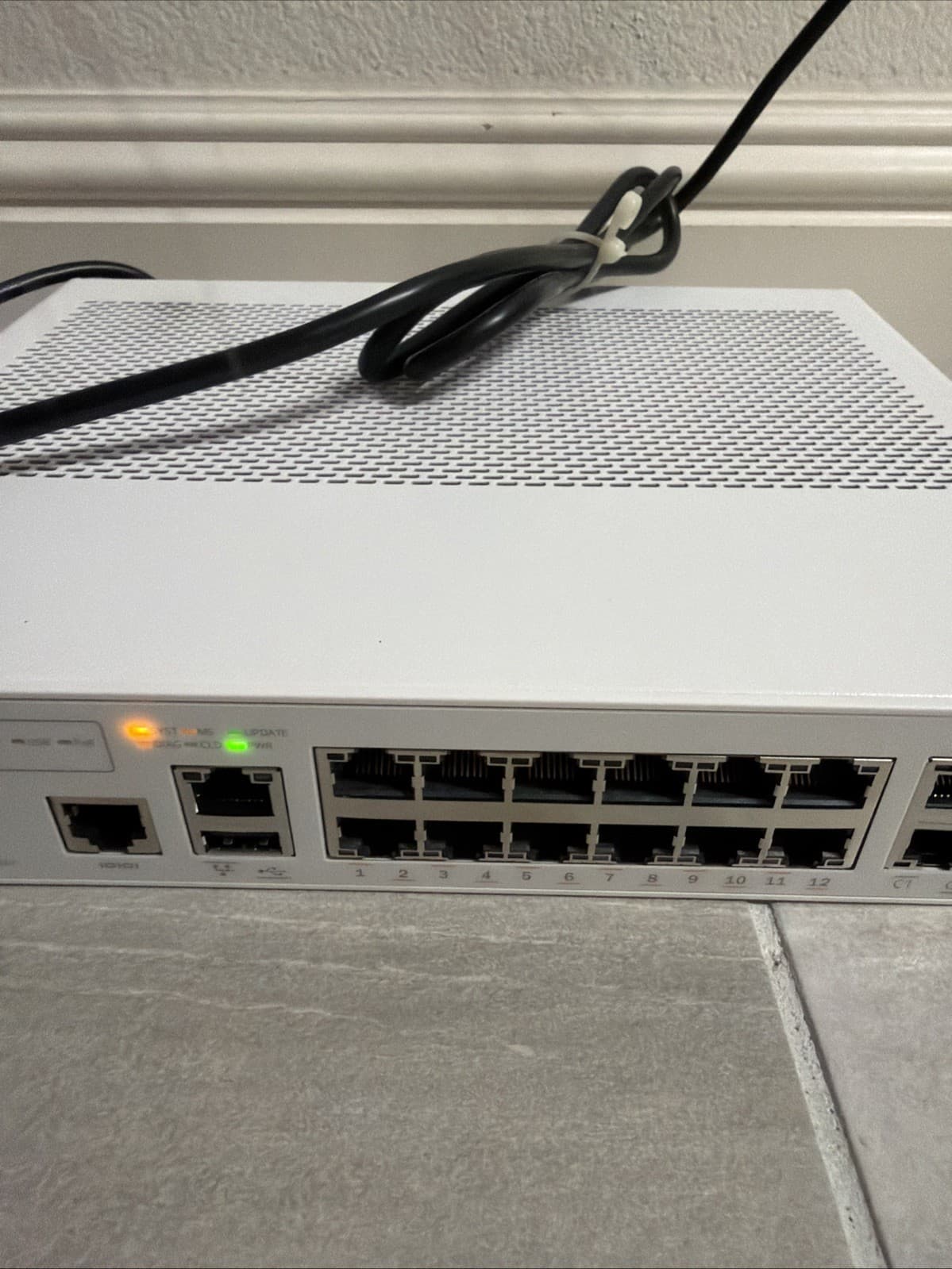 Ruckus ICX 7150-C12P 12-Ports Rack Compact PoE Switch Ethernet Switch 1 Gbps - Image 3