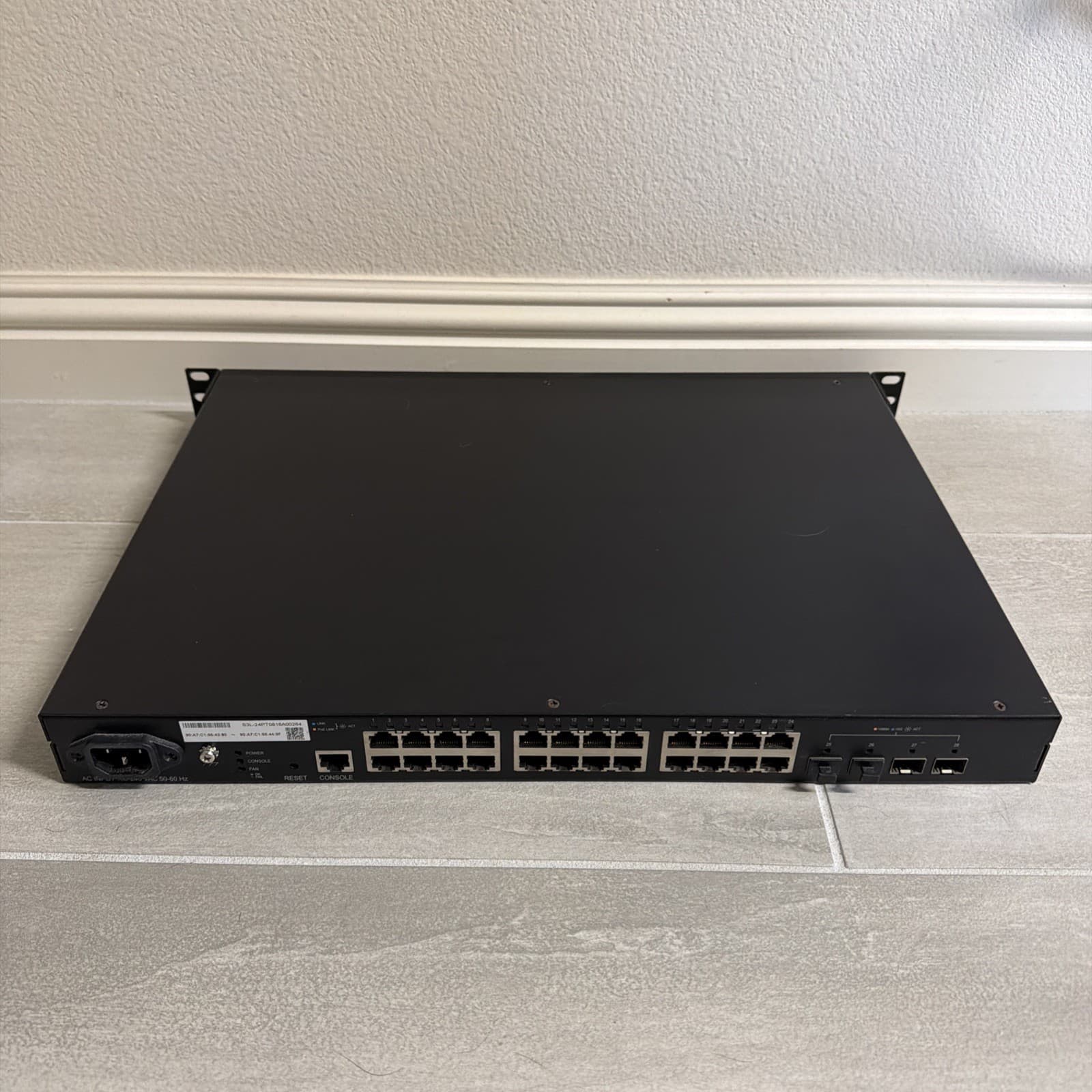 Pakedge 24 Port Layer 3 Lite Managed Switch PoE+ 370W 4x 10G SFP+ S3L-24P - Image 8