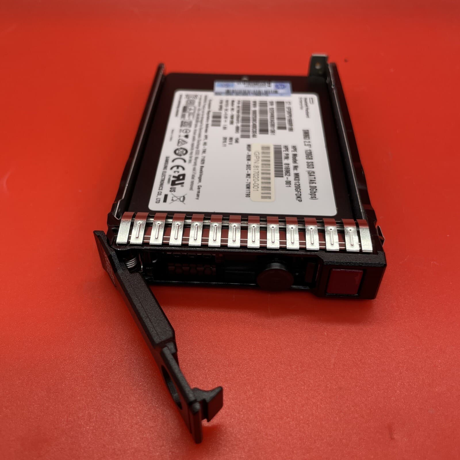 HPe 120G SSD SATA6 MK0120GFDKP 816969-B21 816962-001 817098-001 in 817096 Tray - Image 4