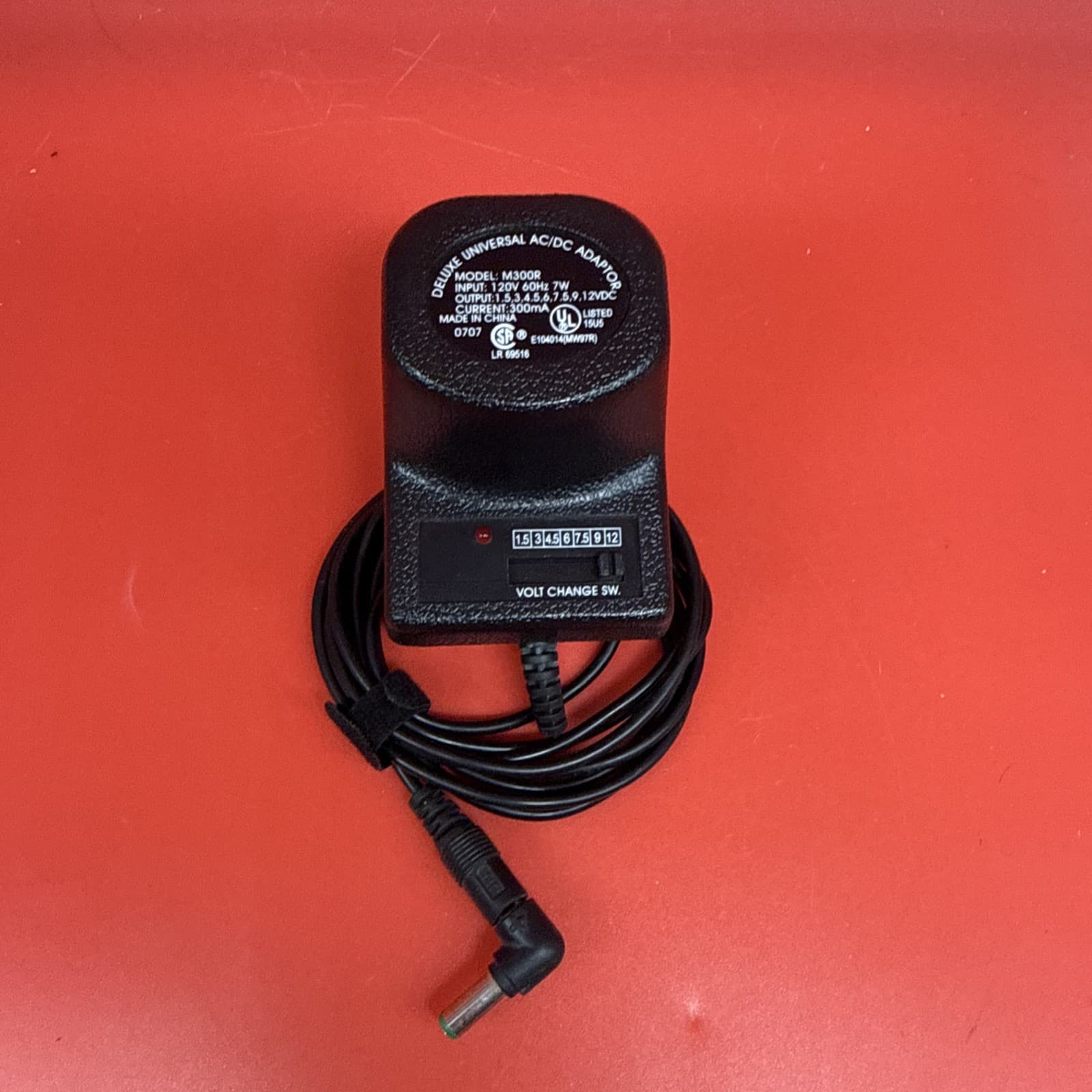 300mA Deluxe M300R AC to DC Adaptor 3 4.5 6 7.5 9 12V 300 mA 100/120V & 200/240V
