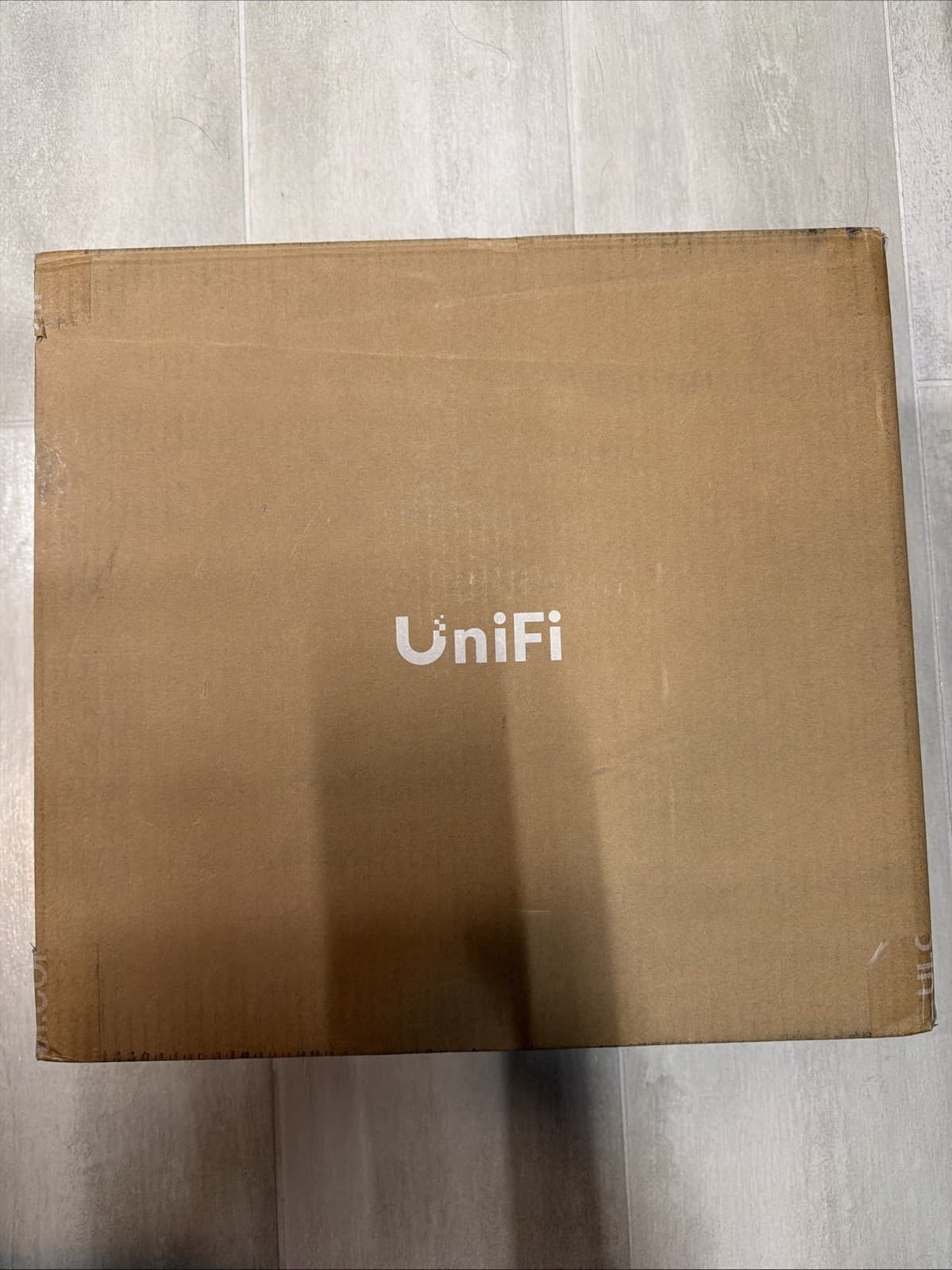 Ubiquiti UniFi UPS Tower UPS-Tower 1kVA 5 Backup Outlets 5 Surge Outlets Battery - Image 7
