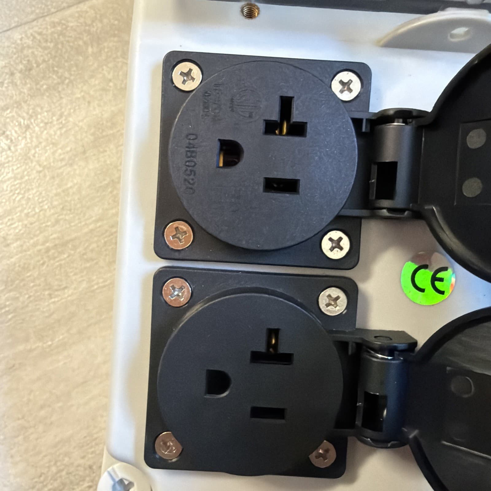 IEC60309 DIN VDE 0623 MEB7sLE-80 4 X DZ47-B63 4 Outlet Breaker - Image 4