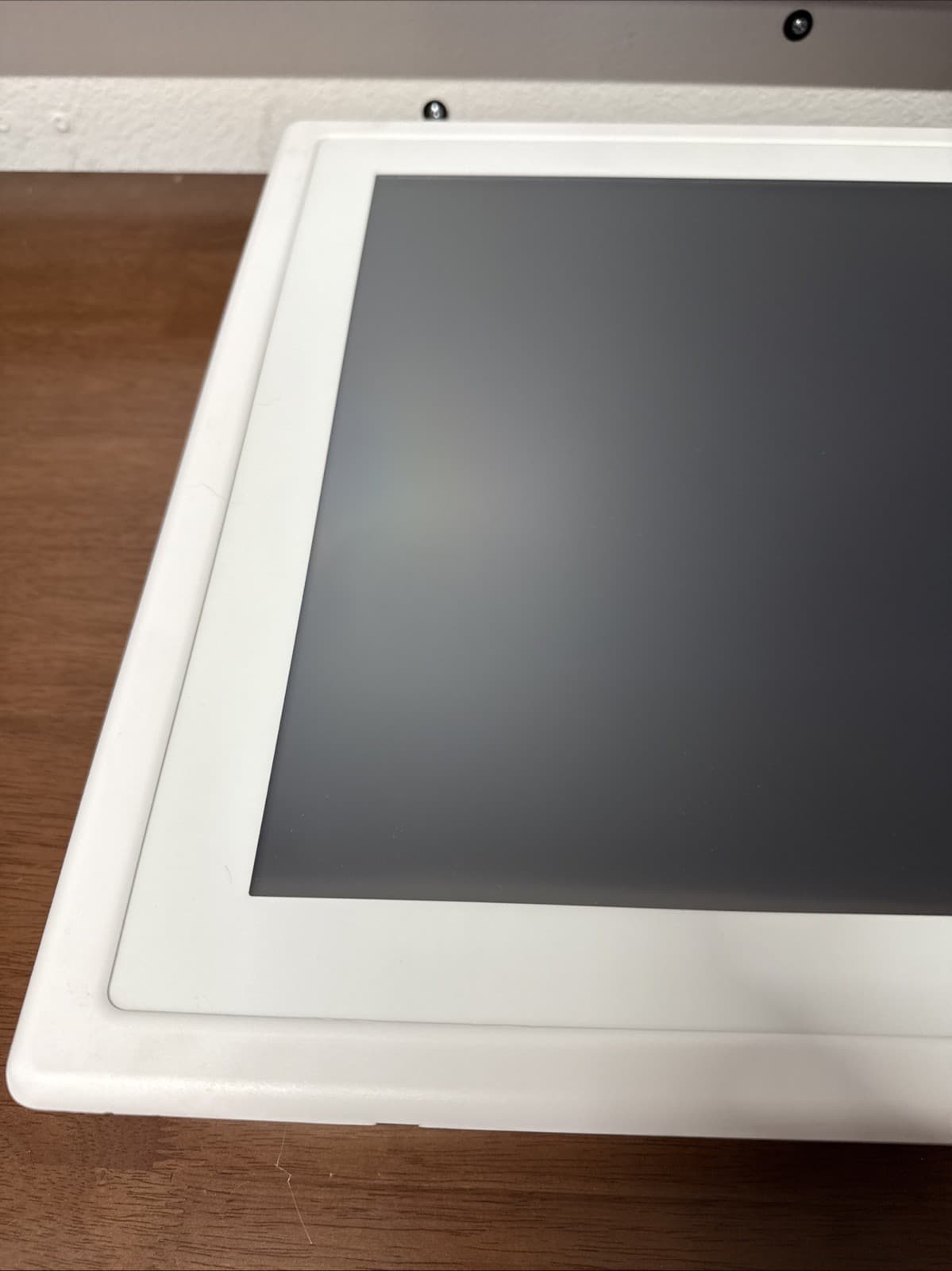 Crestron V24R-WALL-C-W 6505860 24” White 1920x1200 WUXGA HD Display Scratch - Image 2