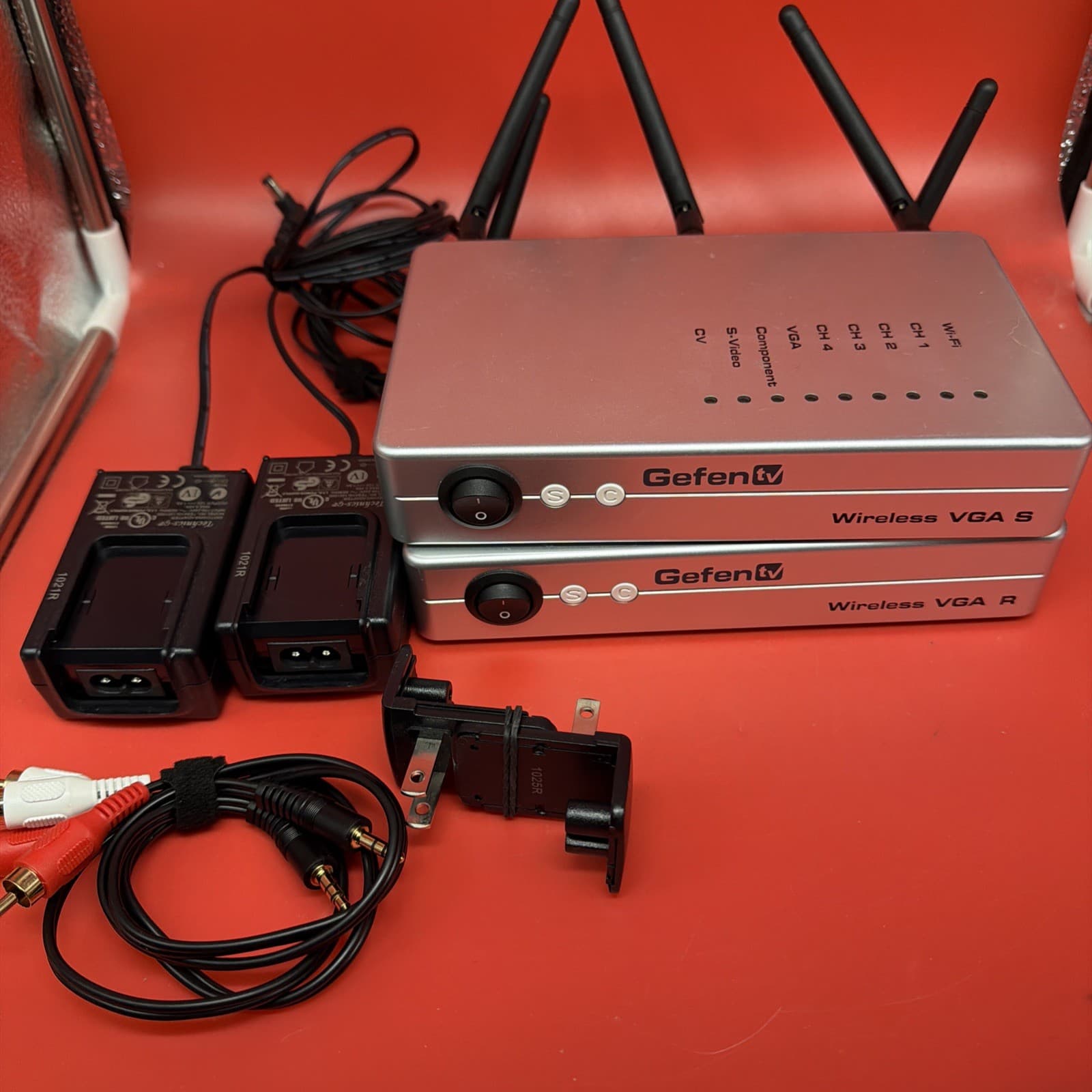 GefenTV Wireless VGA Sender And Receiver Kit