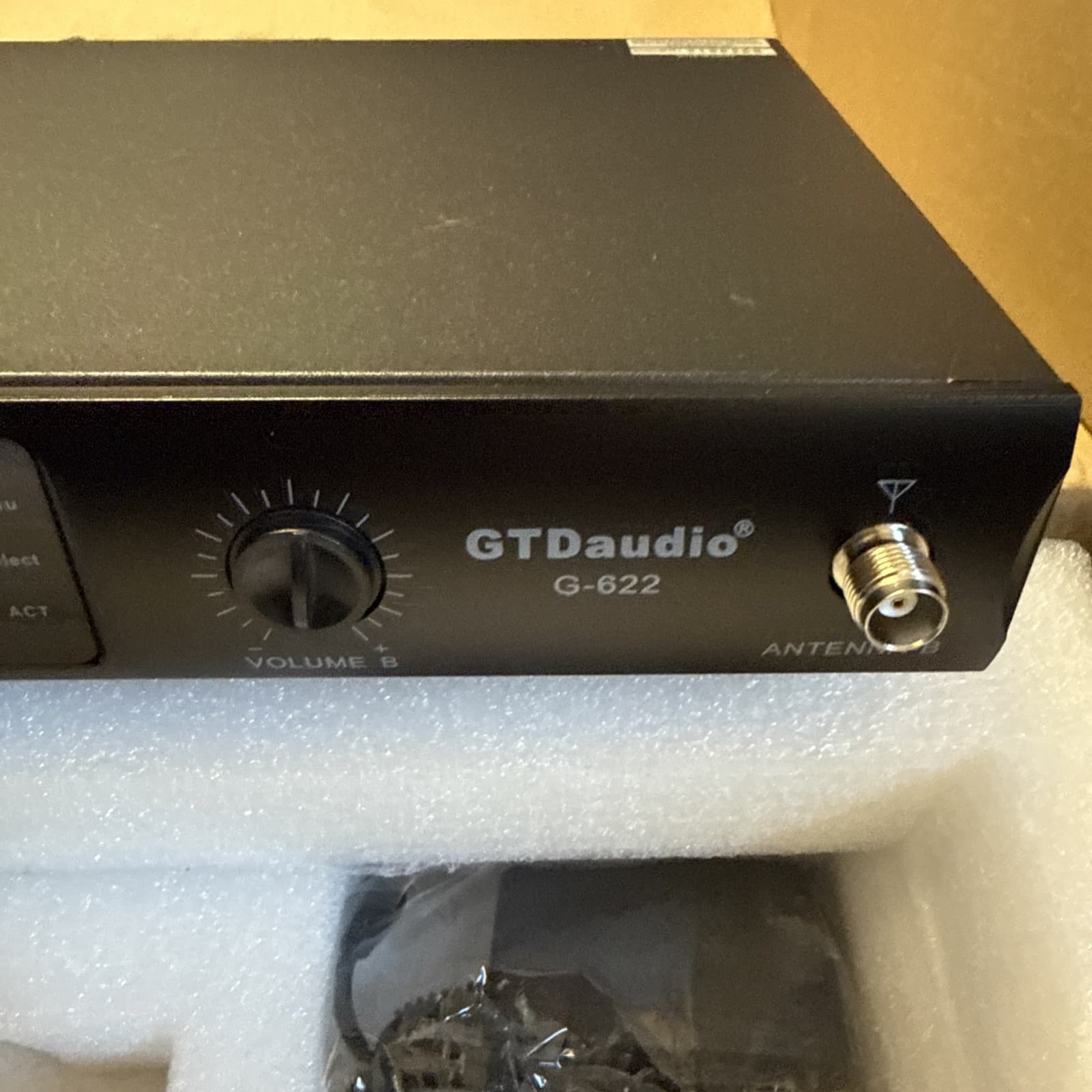 GTDaudio G-622H 2x100 Channel UHF Wireless Microphone System - Image 4