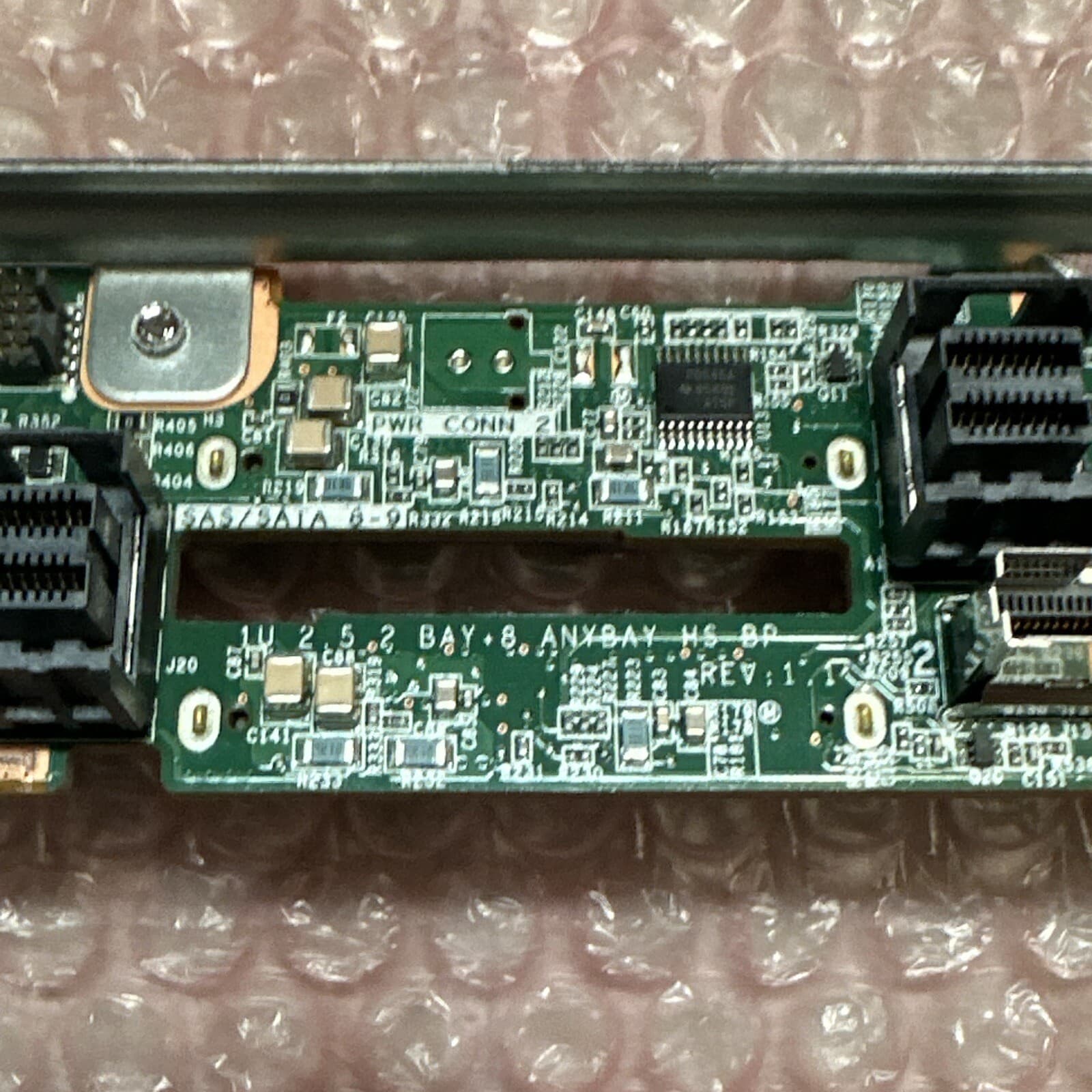 Lenovo 01PE982 HR630x 1U 2.5 2 Bay + 8 ANYBAY HS Backplane SAS SATA NVME Board - Image 4