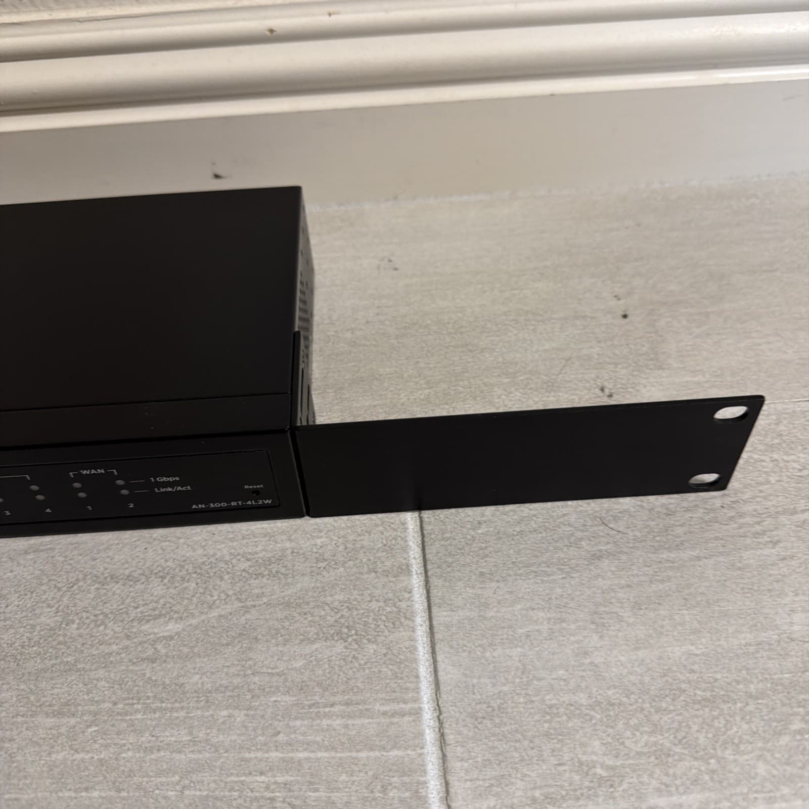 Araknis AN-310-RT-4L2W Dual WAN Gigabit VPN Router - Tested - Rack Mount Ears - Image 4
