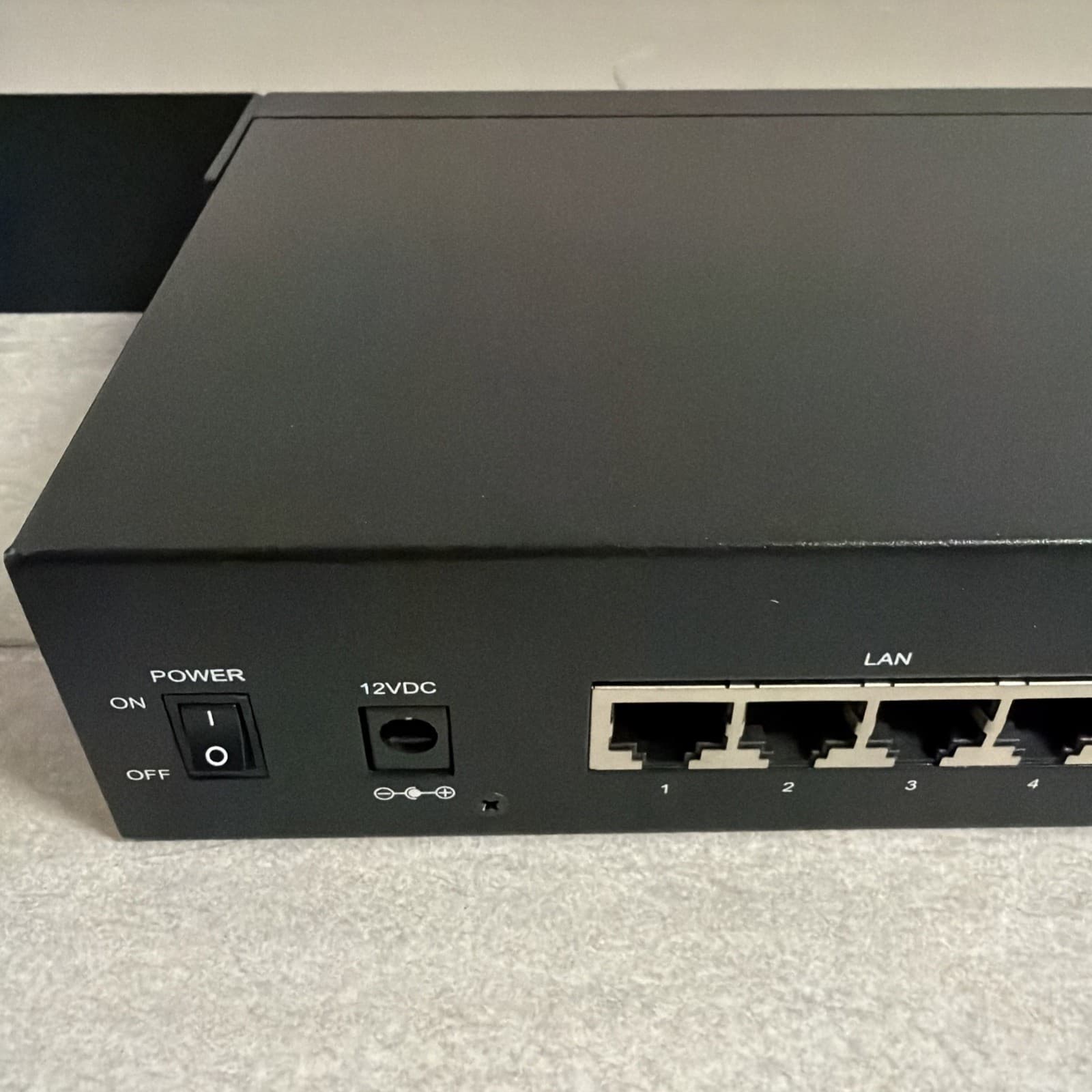 Araknis AN-310-RT-4L2W Dual WAN Gigabit VPN Router - Tested - Rack Mount Ears - Image 9