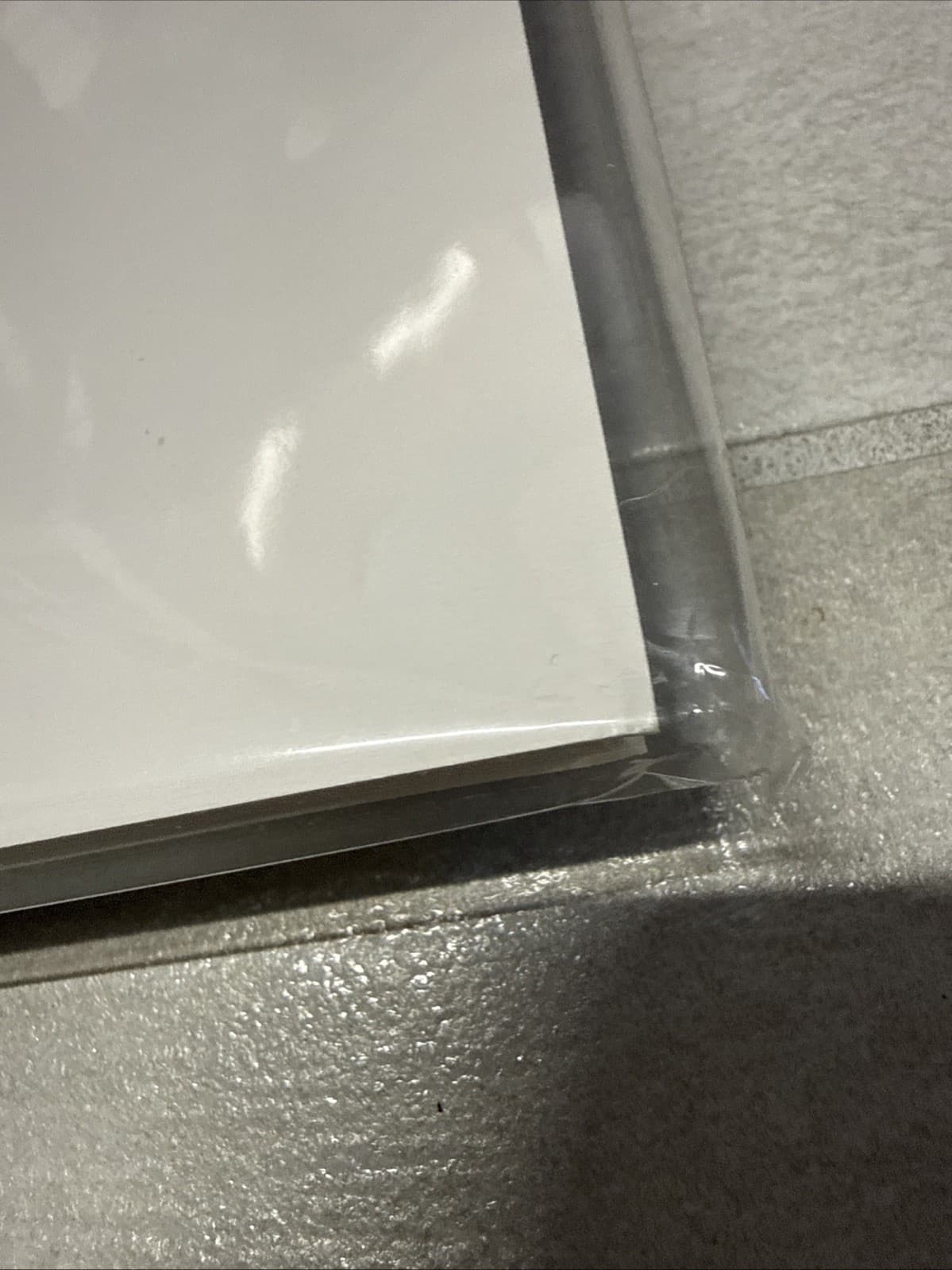 Epson Ultra Premium Presentation Paper Matte 17x22" 50 pack new w/ bent corners - Image 2