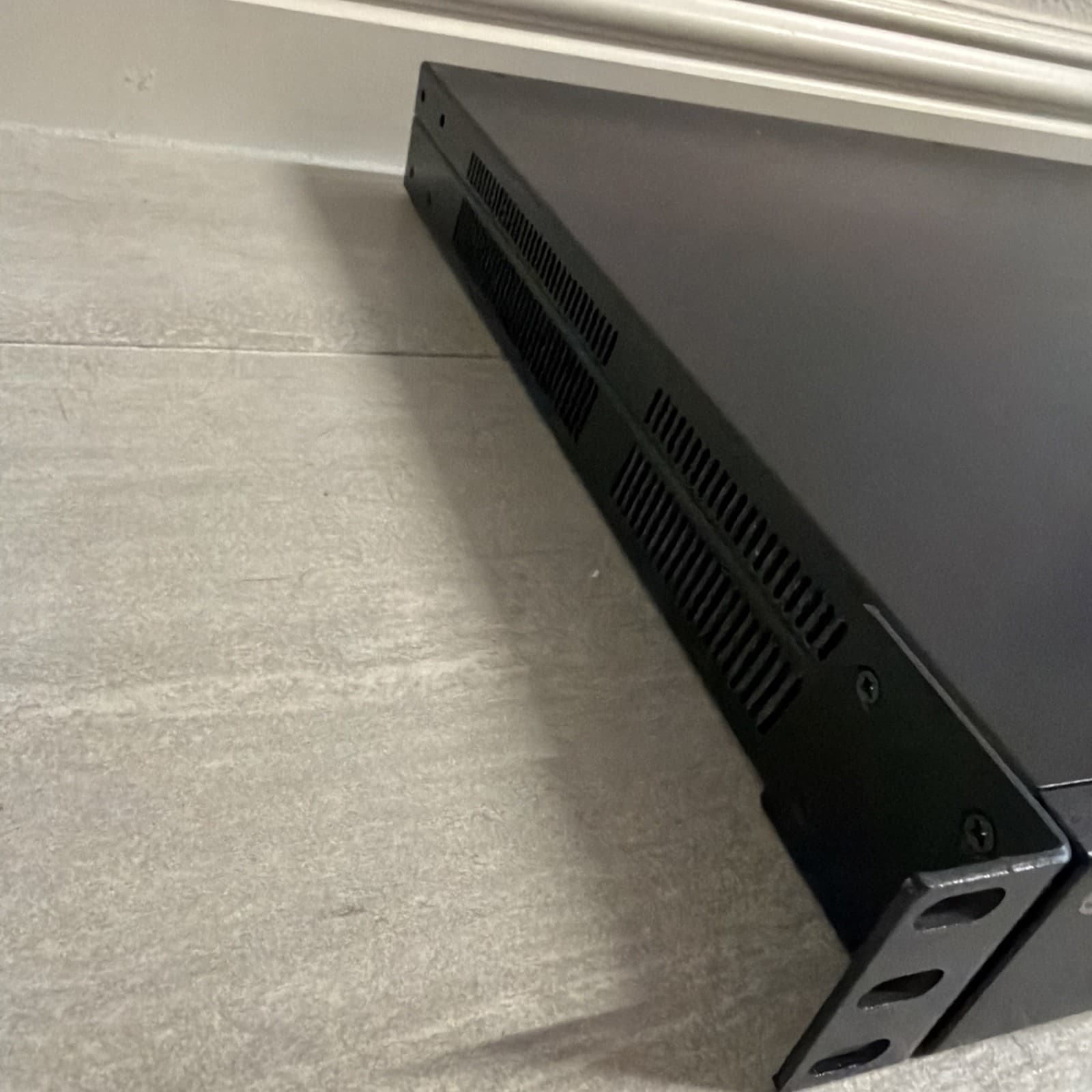 Pakedge 24 Port Layer 3 Lite Managed Switch PoE+ 370W 4x 10G SFP+ S3L-24P - Image 6