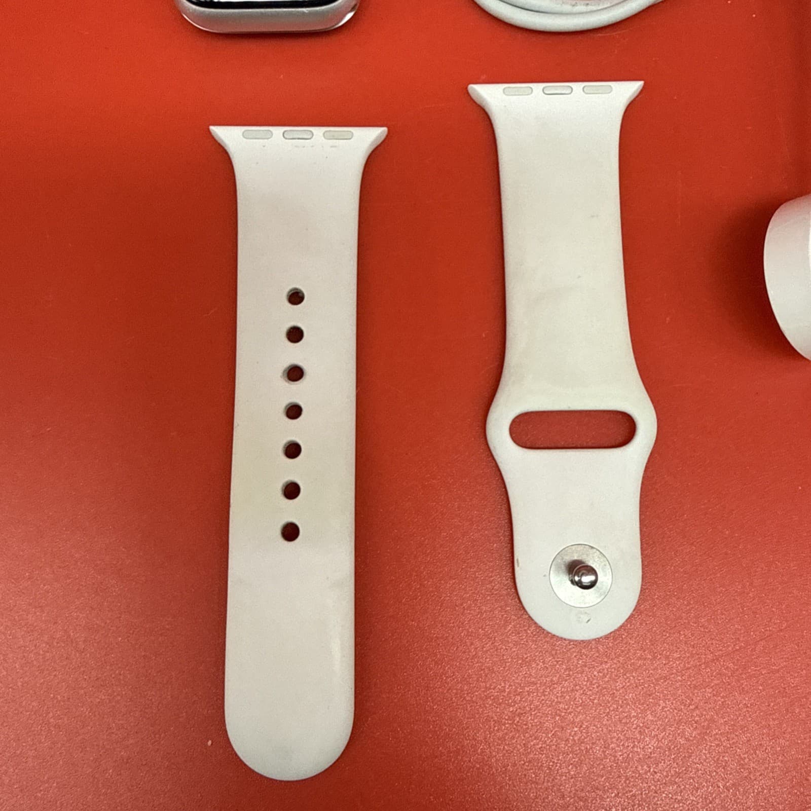 Apple Watch Series 5 40mm Aluminium Case with White Sport Band - S/M GPS + LTE - Image 3