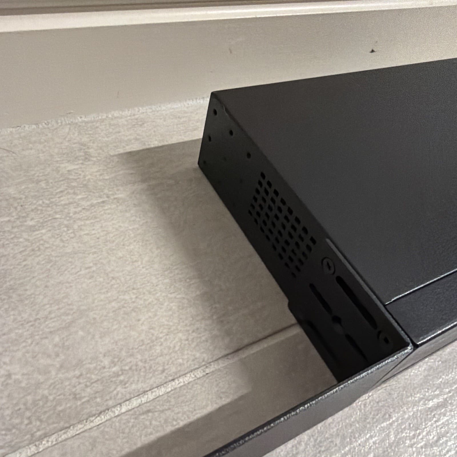 Araknis AN-310-RT-4L2W Dual WAN Gigabit VPN Router - Tested - Rack Mount Ears - Image 7