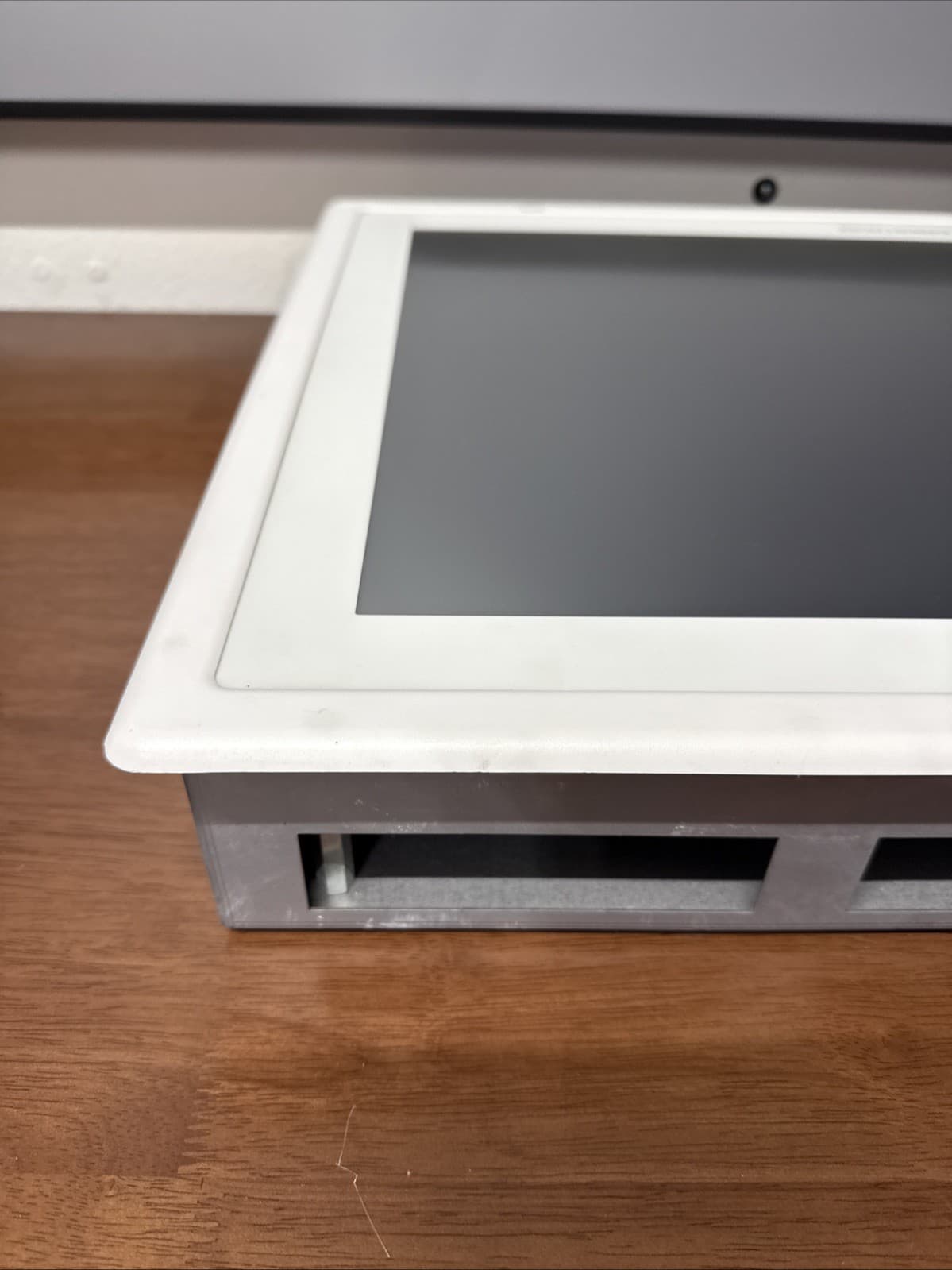 Crestron V24R-WALL-C-W 6505860 24” White 1920x1200 WUXGA HD Display Scratch - Image 6
