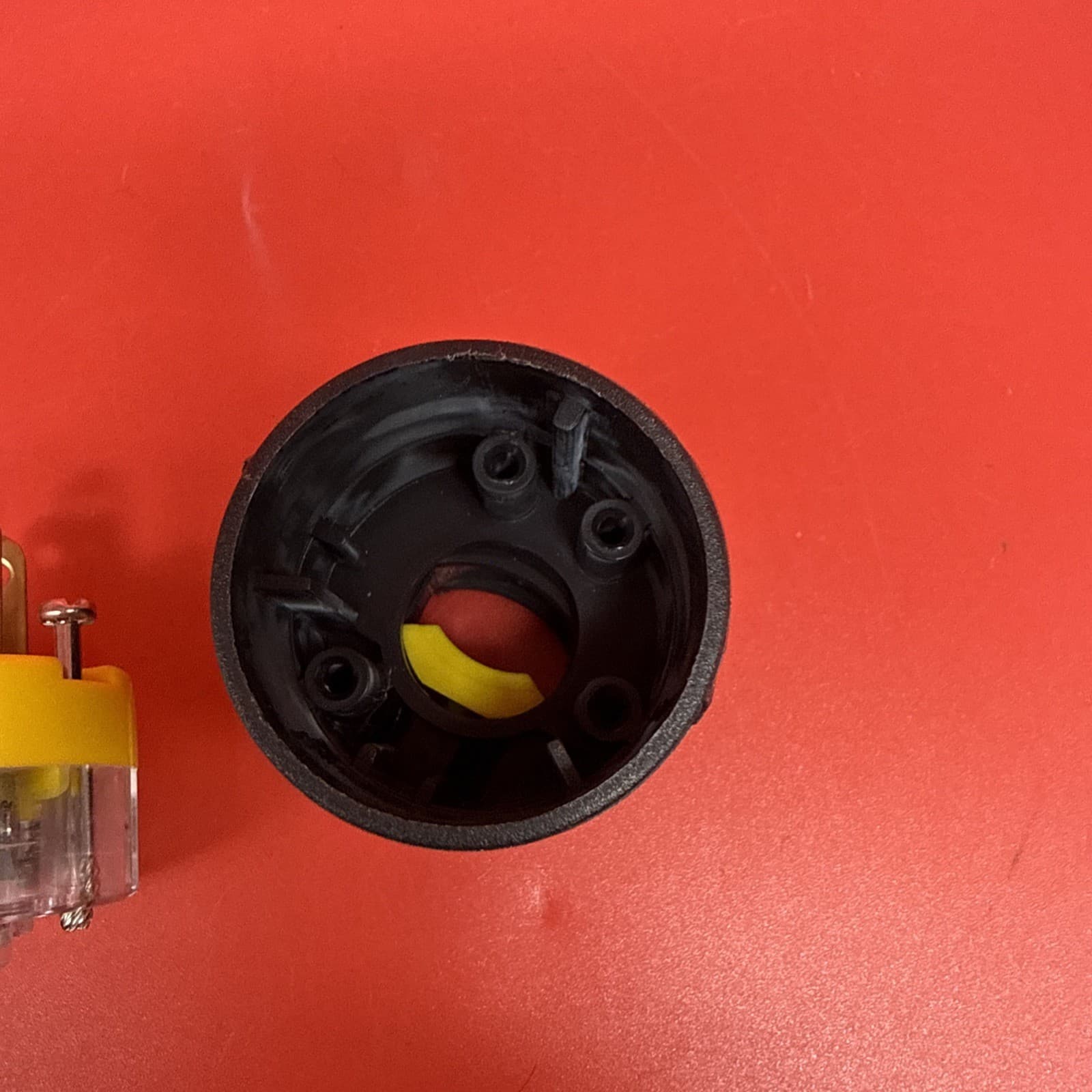 Seymour 15A-125V UL Male Plug - Image 4