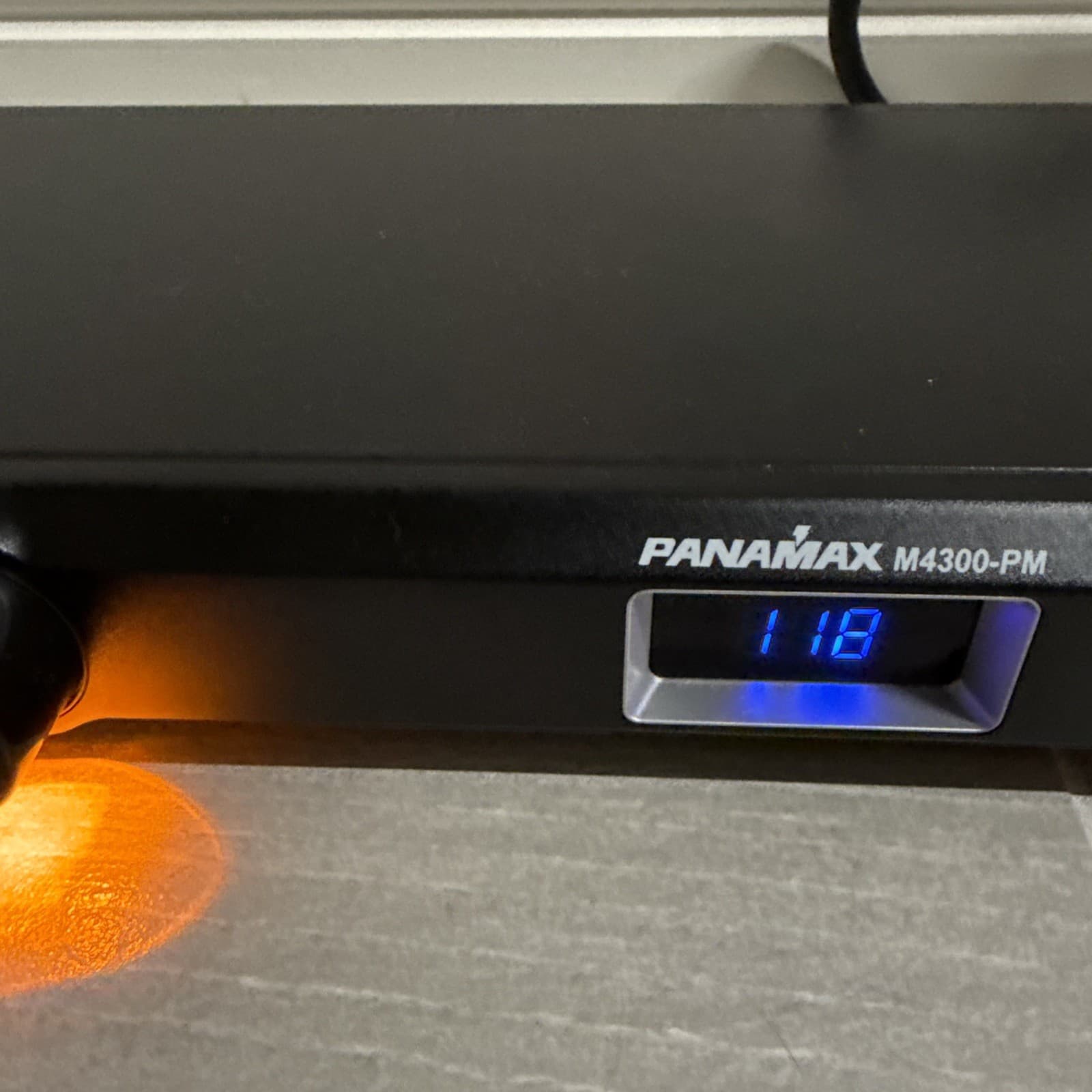 Panamax M4300-PM Home Theater Power Line Conditioner and Surge Protector Indoor - Image 3