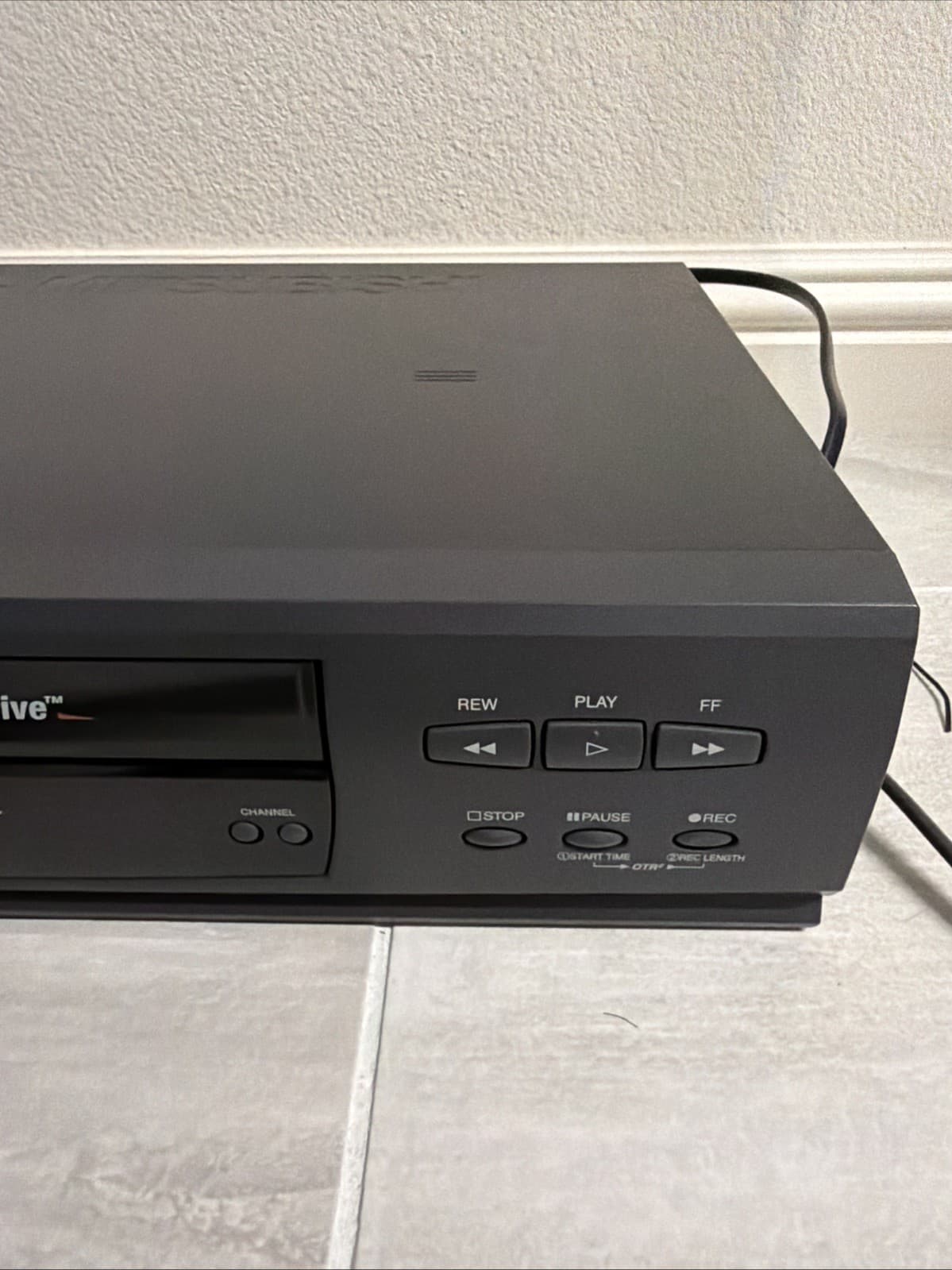 Mitsubishi HS-U577 VCR VHS Player / Recorder - Image 4