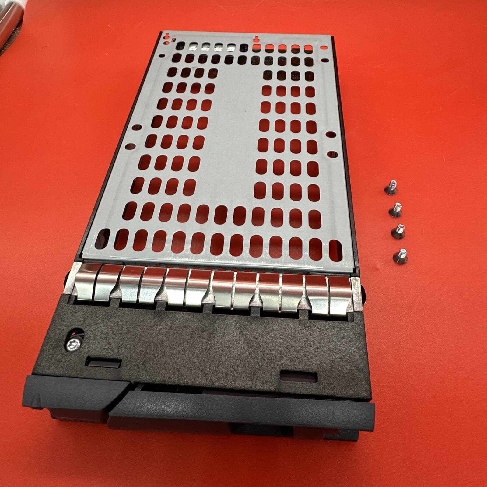 NetApp 0095673-10 111-0734+C0 3.5 SAS SATA Hard Drive Caddy Tray - With Screws - Image 3