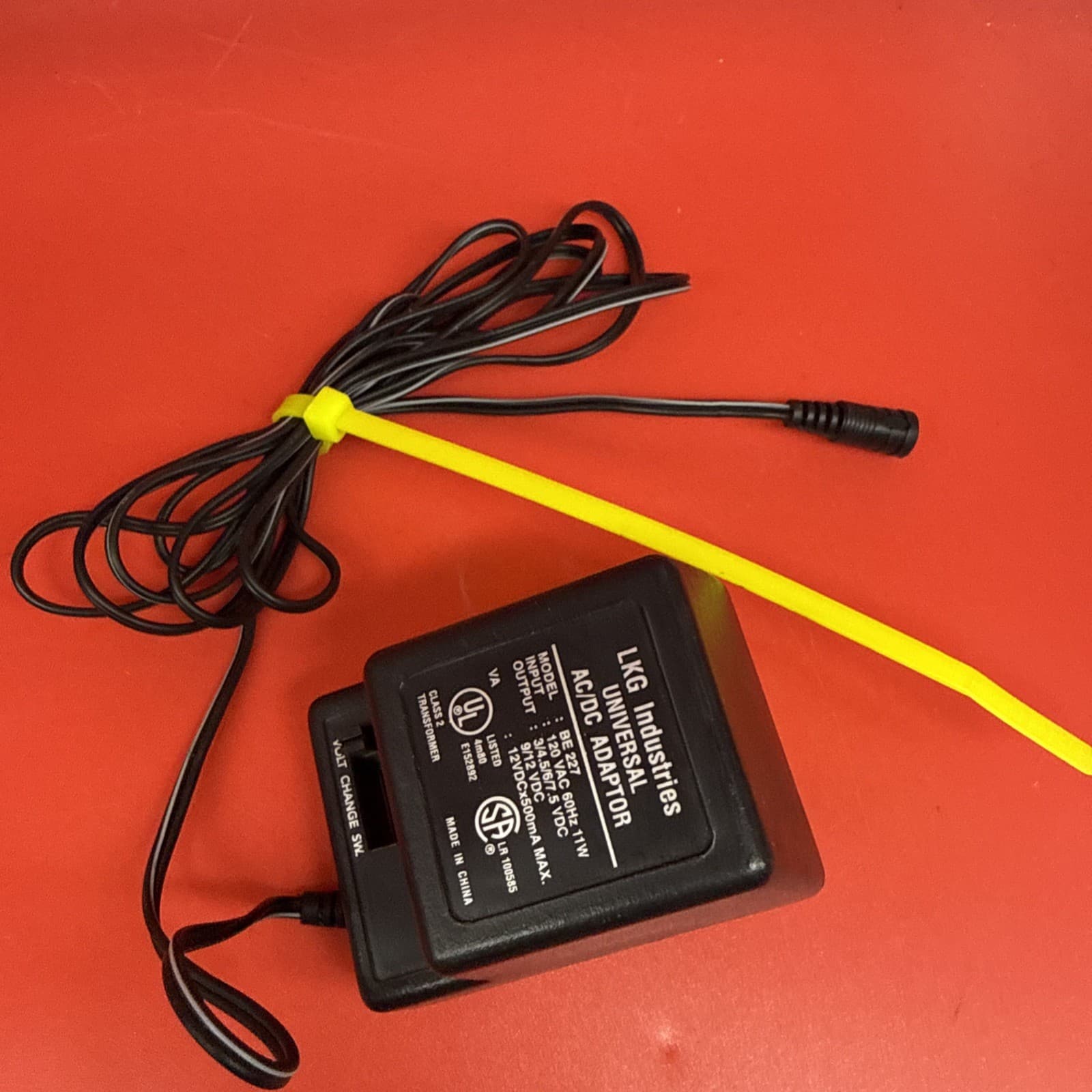 LKG Industries Universal AC Adapter BE 227 120VAC 60Hz 11w
