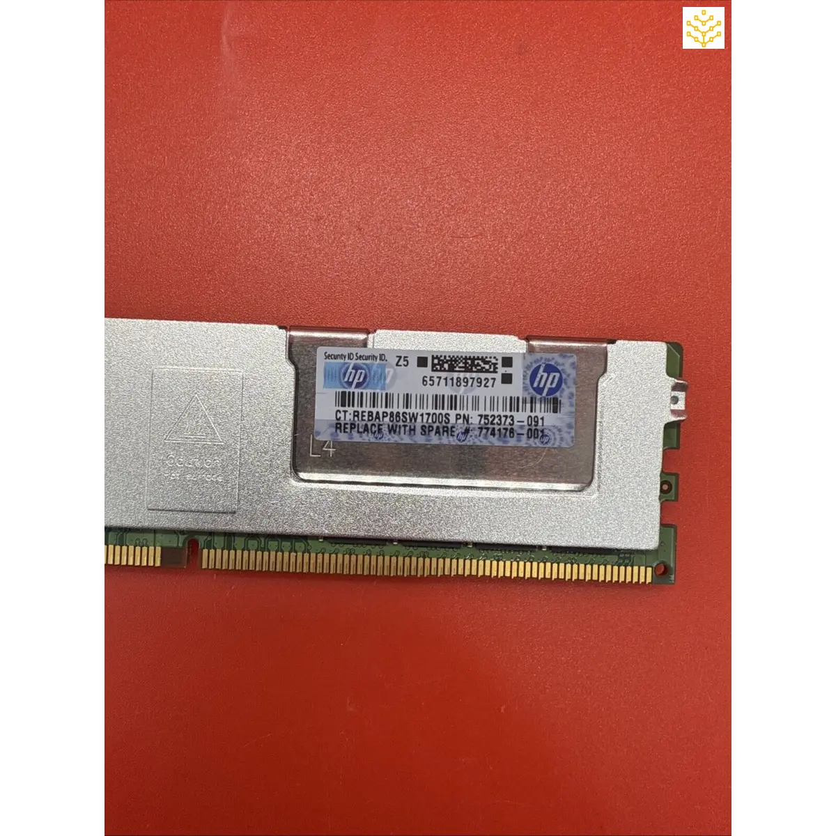 Computer memory module with an HP label.