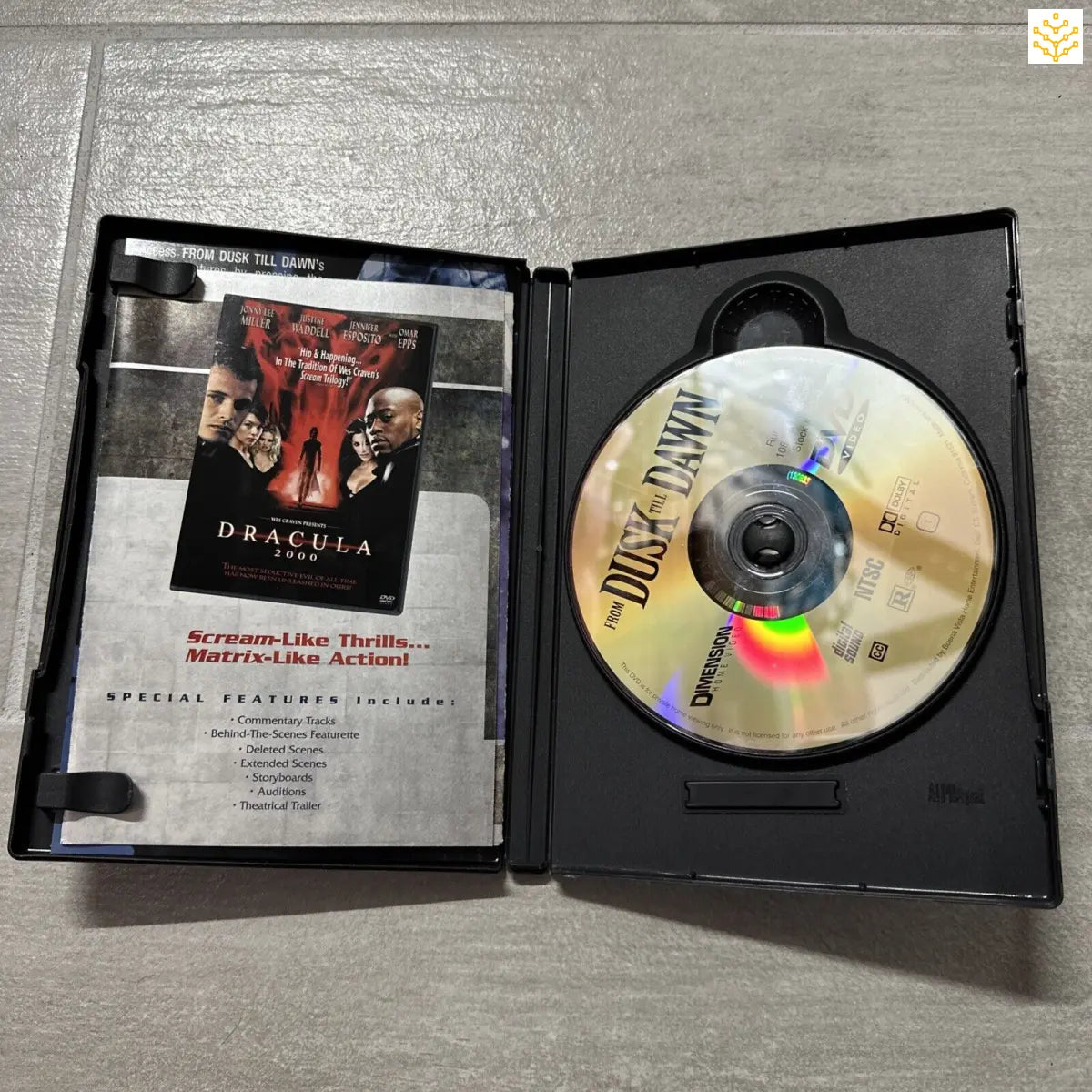 DVD case of the movie ’Dracula’ opened to show the disc inside.