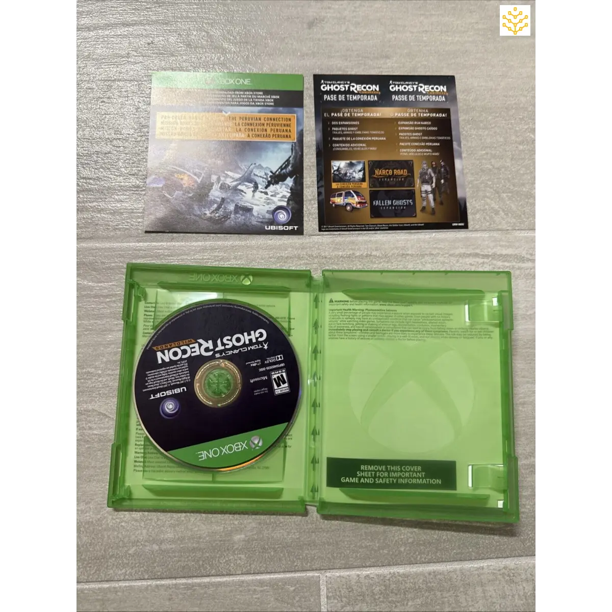 Xbox game disc in an open green case with accompanying instruction booklets.